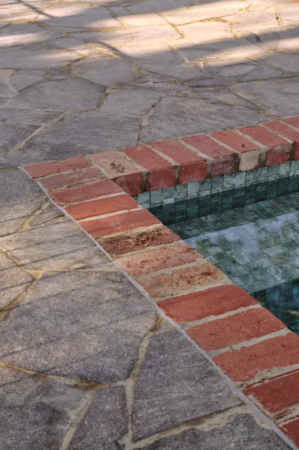 ITALIANPORPHYRYCRAZYPAVINGRMSTRADERSNATURALSTONESUPPLIERMELBOURNE010-1152x1536.webp
