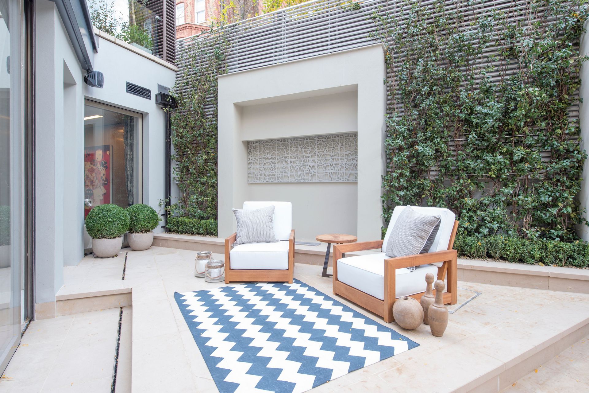 OneAbode-Elegant-City-Courtyard-Garden-Design-07.jpg