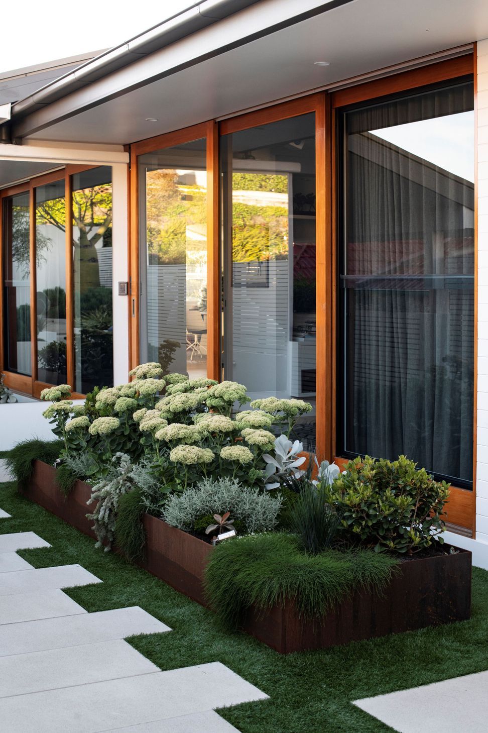 Supberba-Entrance-Courtyard-4-v4.JPG