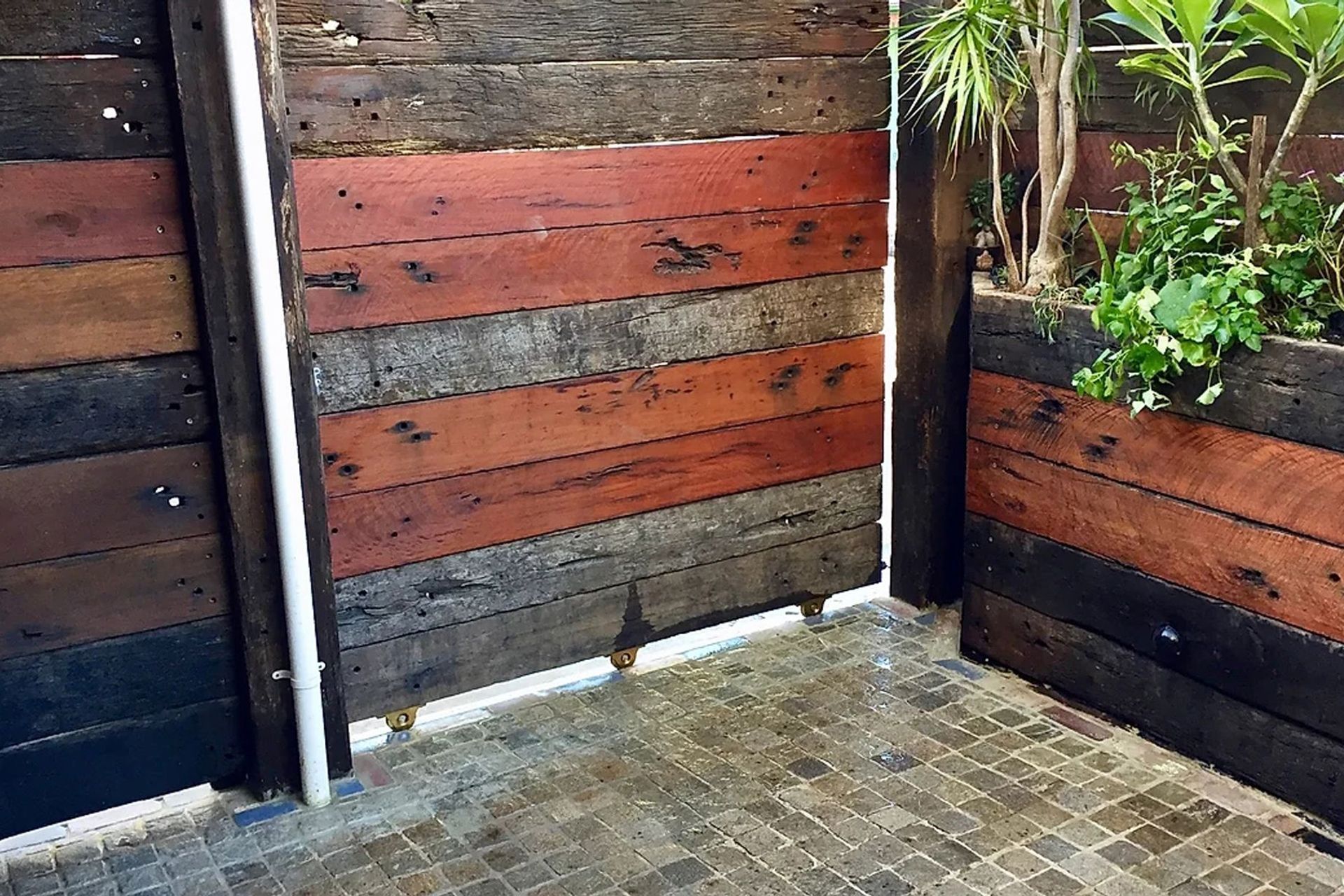 BARN DOOR