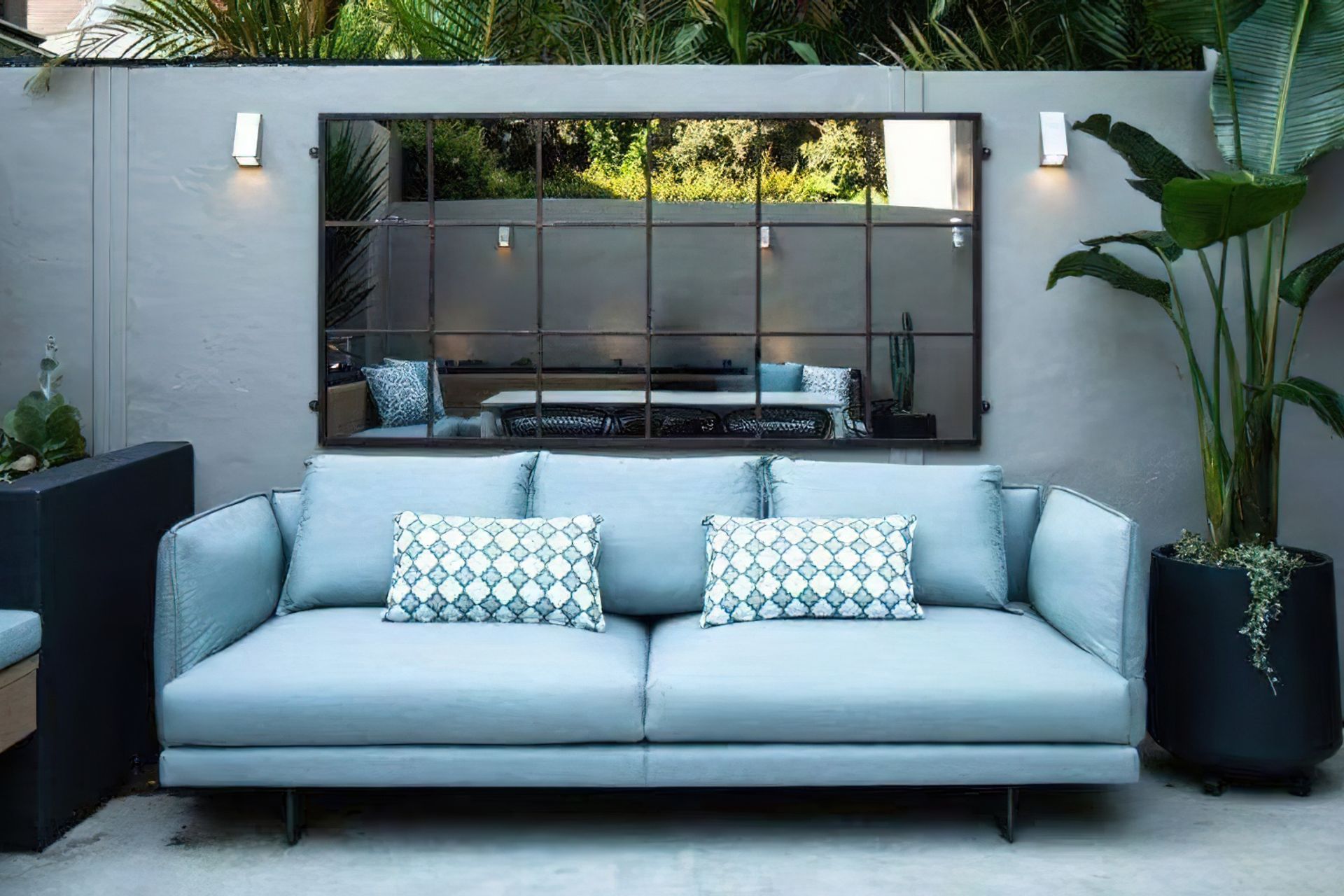 imgi21courtyard-garden-design-Sydney-NSW-Vogue-Vine-landscape-design-1-e1673581506282.jpeg