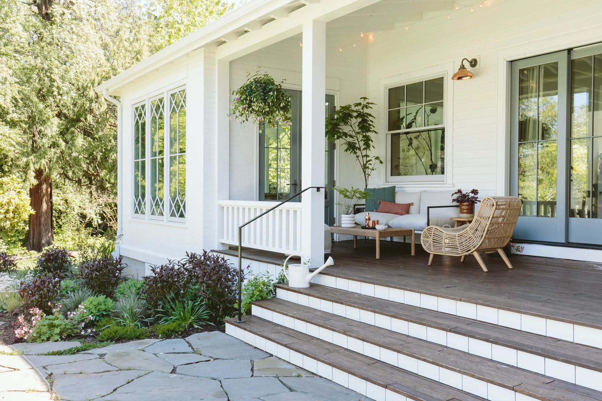 imgi9EmilyHenderson-ArticleFarmhousePorchKaitlinGreen-6.jpg