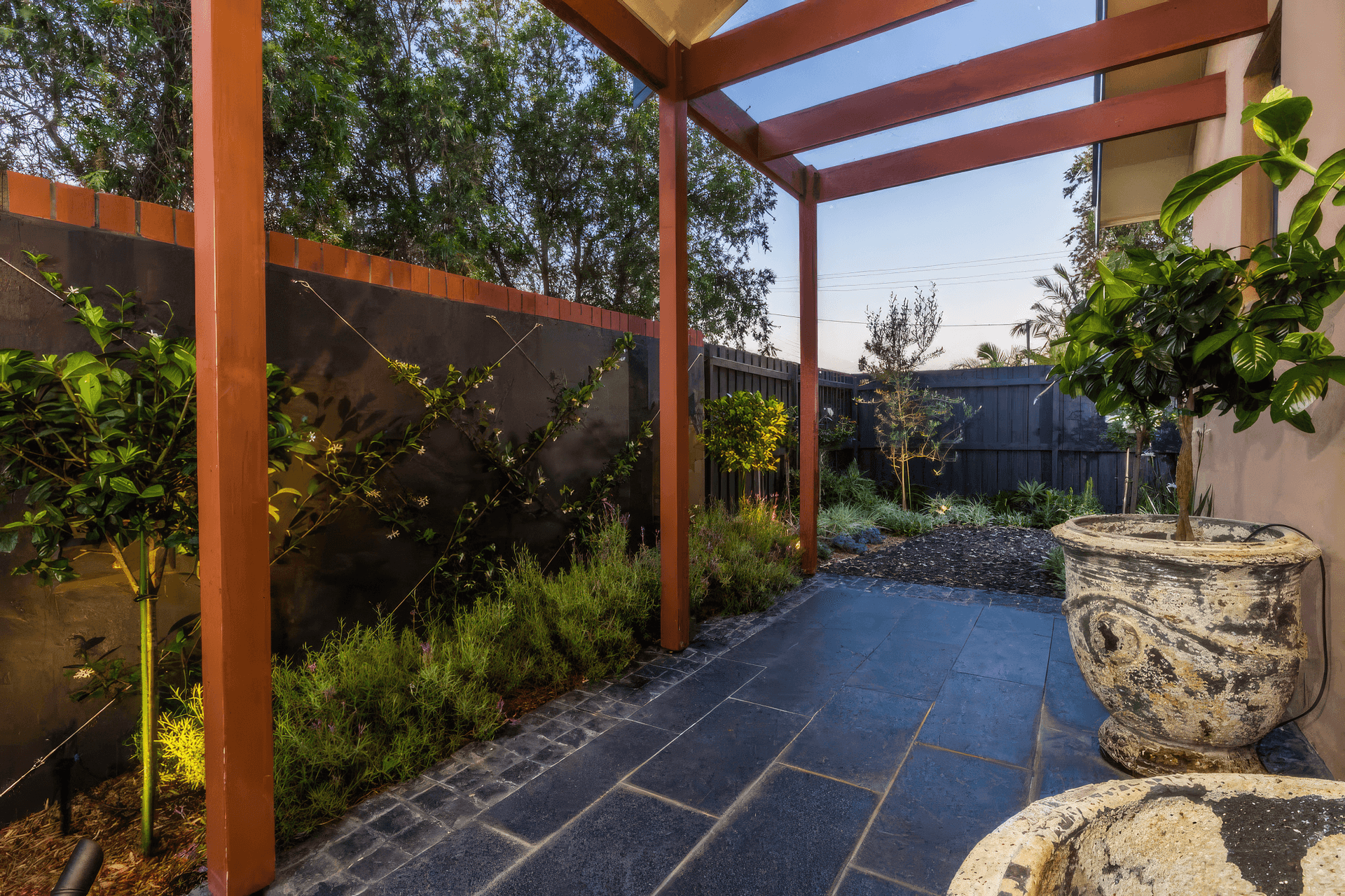 upThe-Junction-Landscape-Design-07-MUD-Landscape-Design-1024x683-fix-standard-scale-200x.png