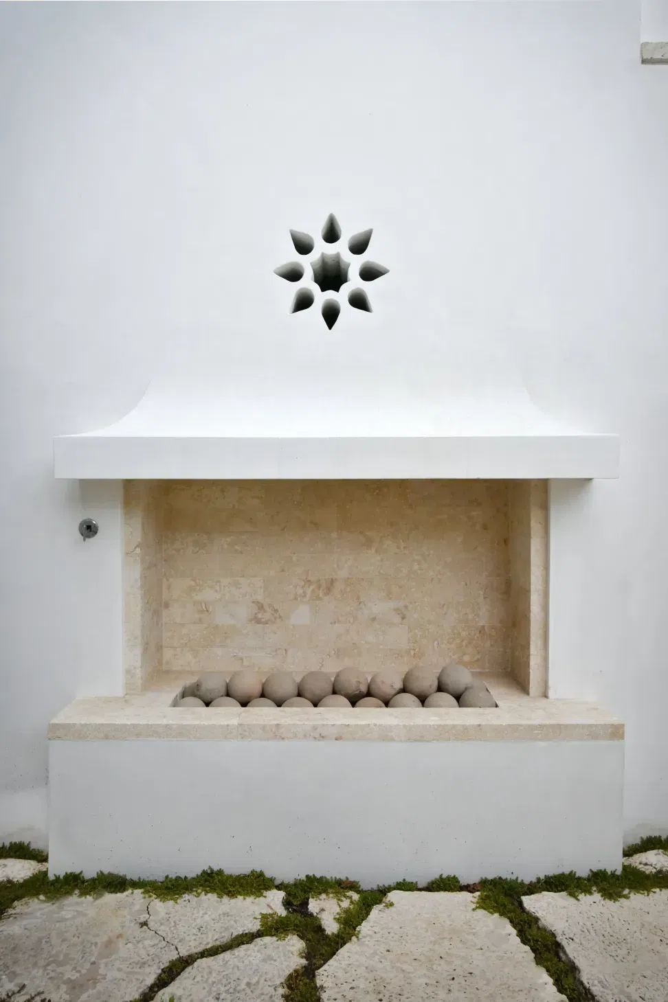 Alys182SeaGardenOutdoorFireDetail.webp
