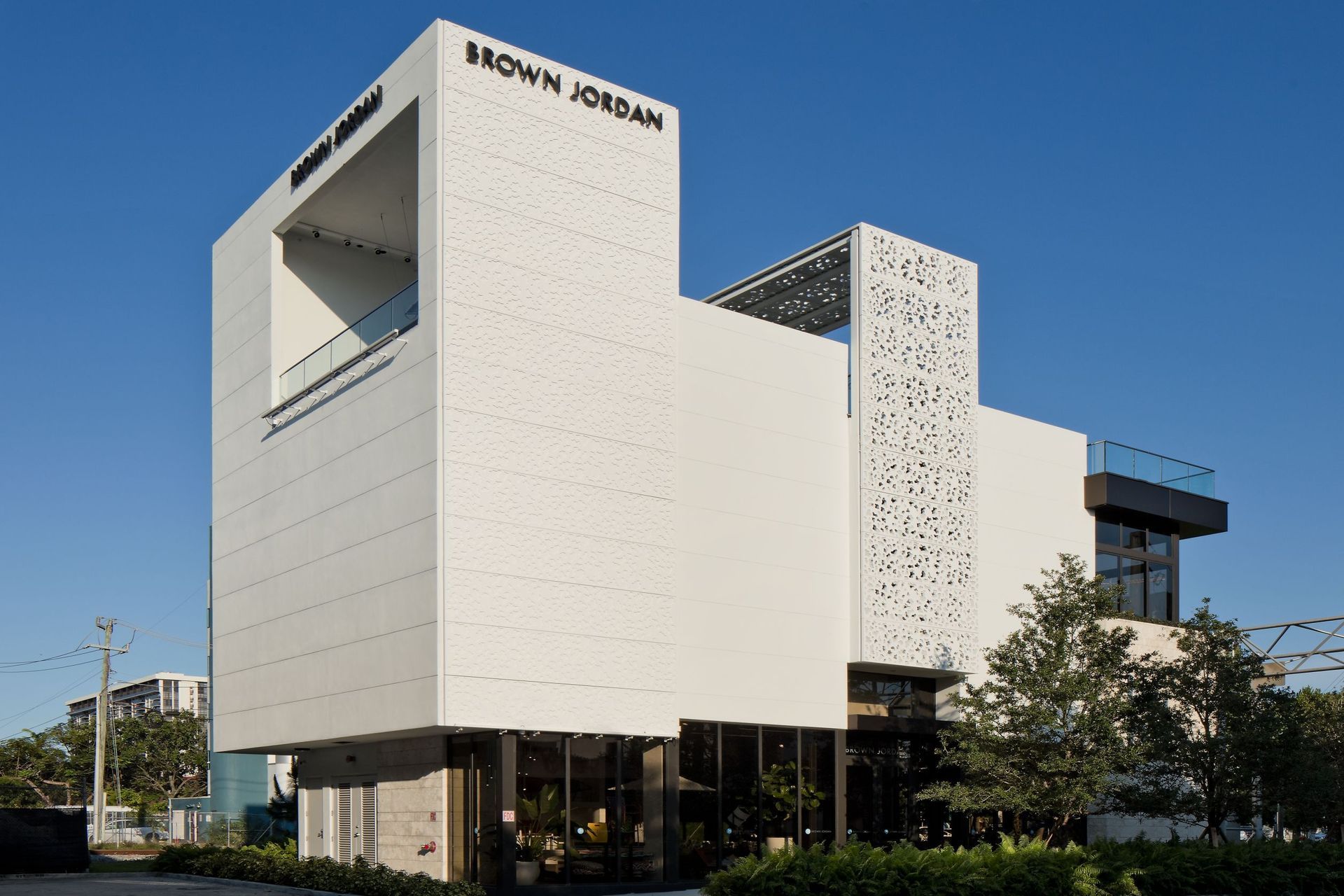 69447cb8ac3f55f0ae47d377Brown-Jordan-Rear-Facade.jpg