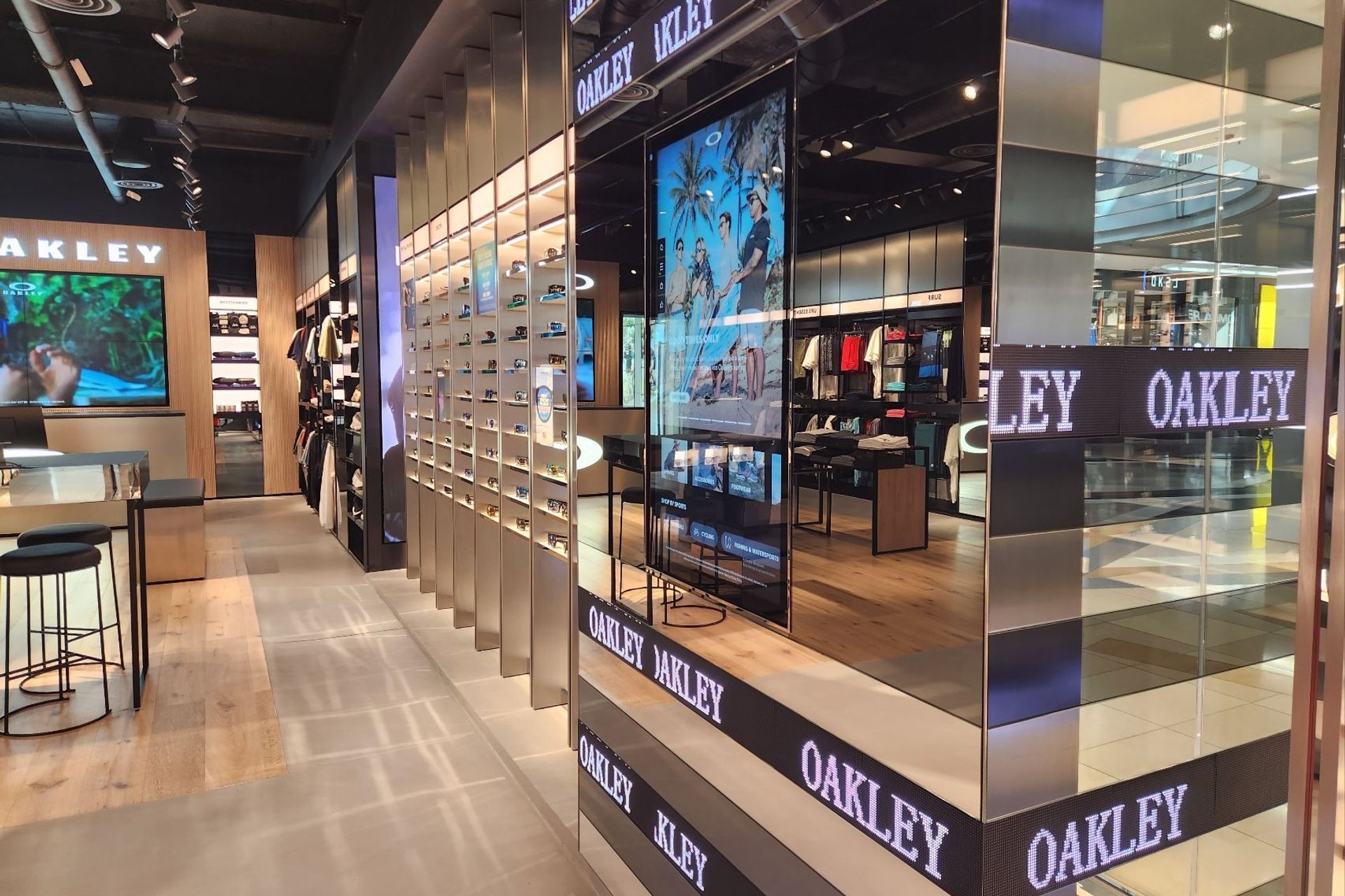 Oakley-3.jpeg