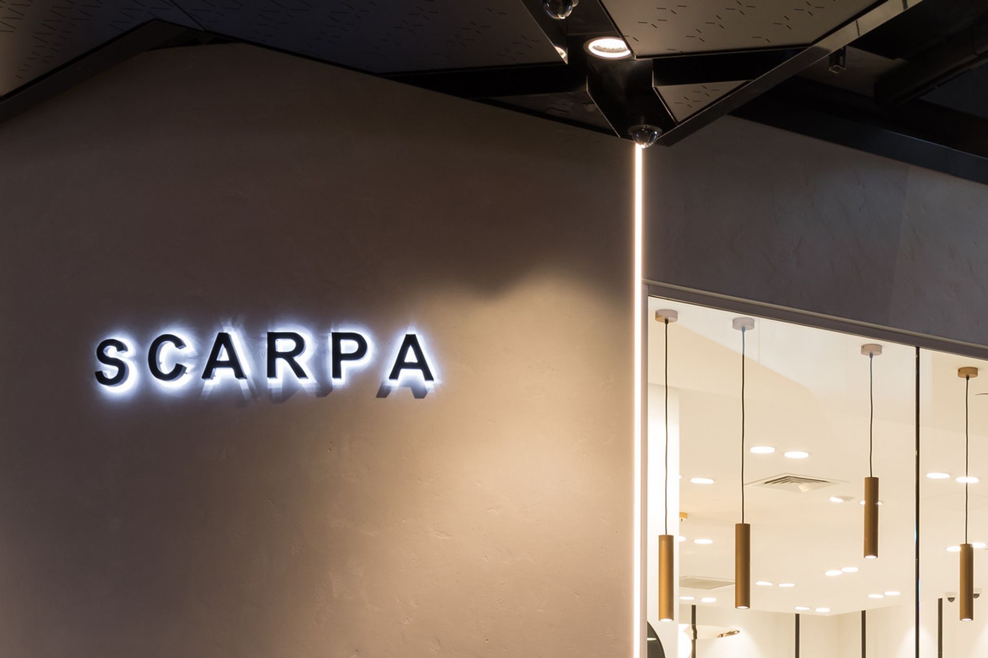 Scarpa Commercial Bay