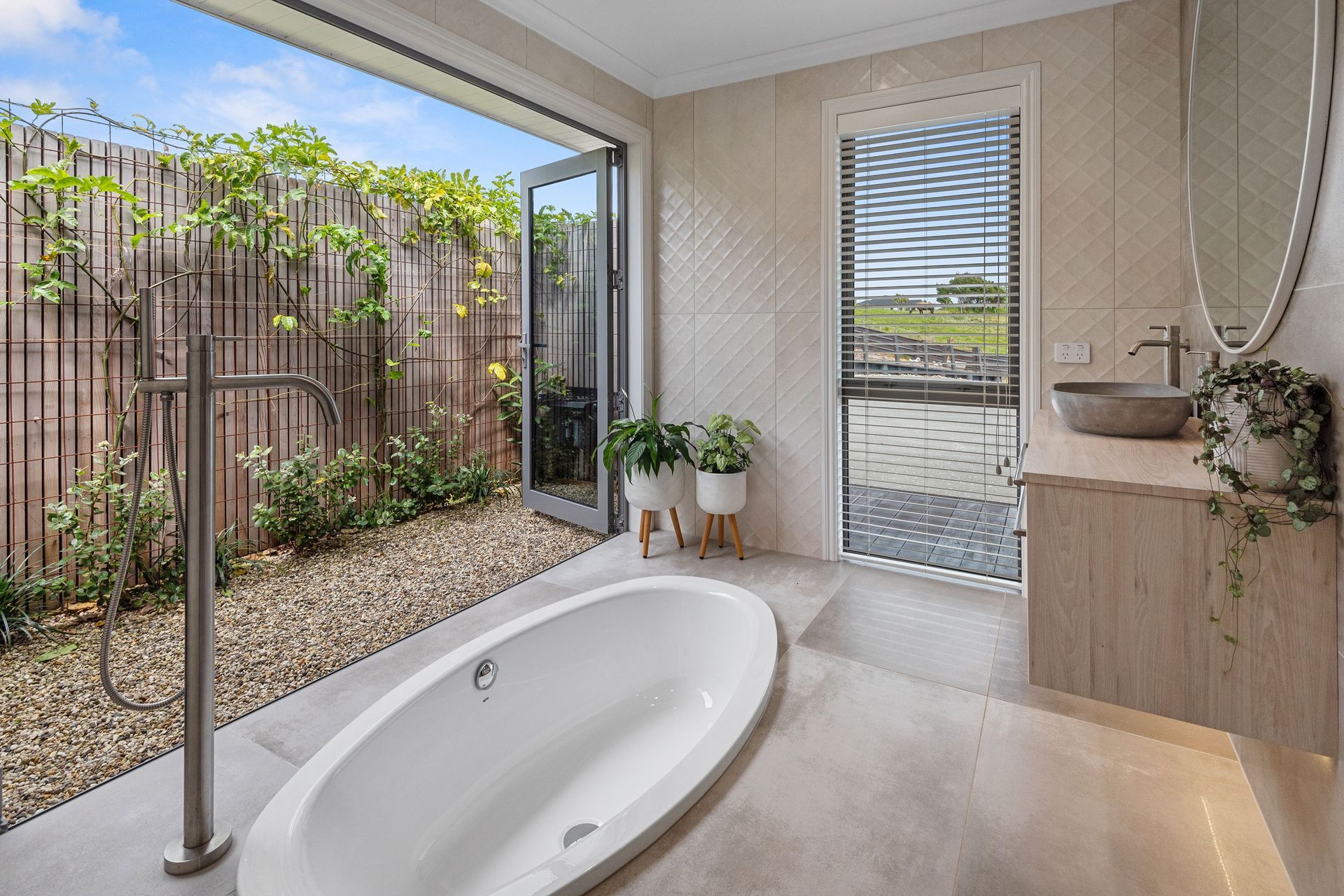 009Open2viewID553122-TaipaViewRd16a.jpg