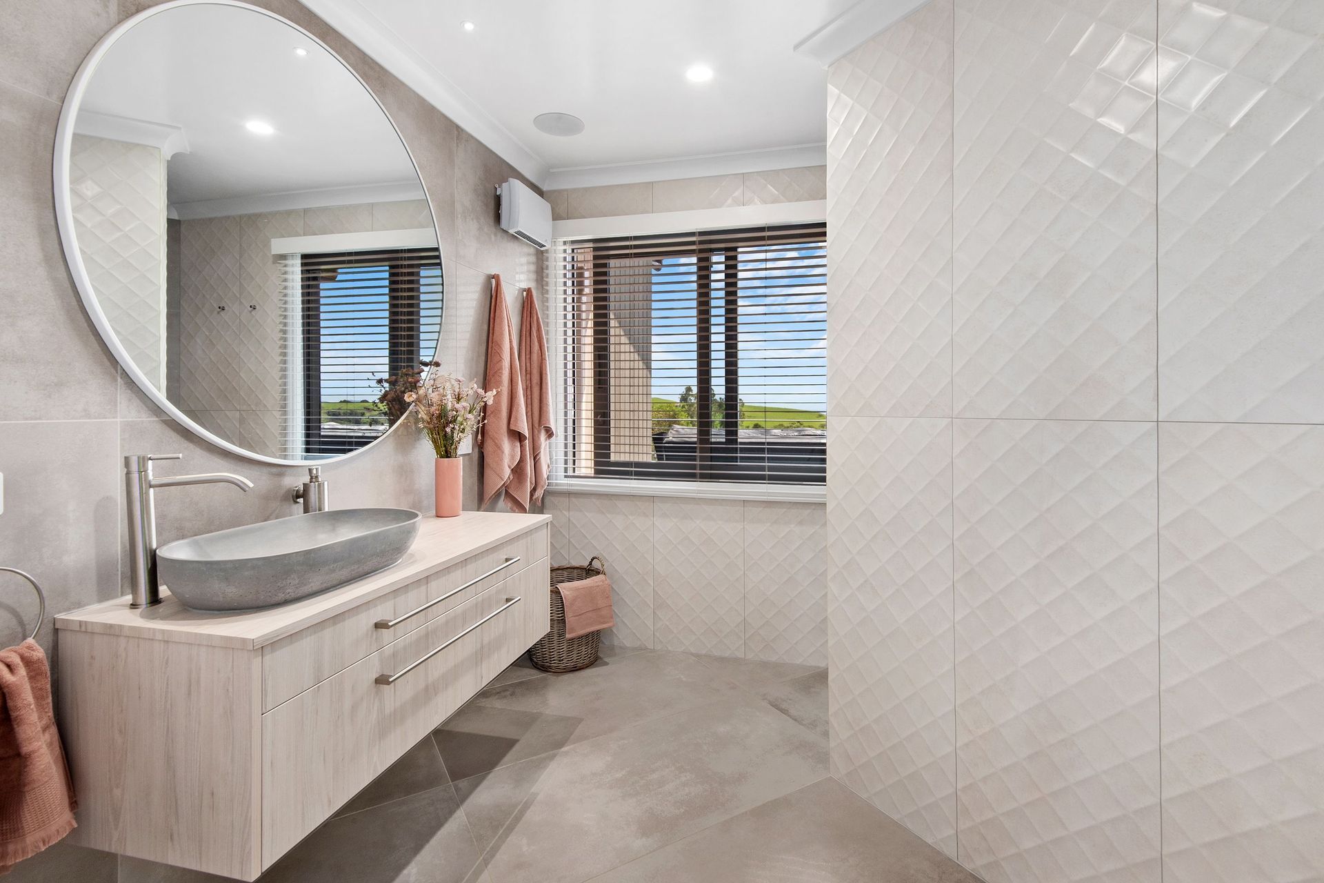 026Open2viewID553122-TaipaViewRd16a.jpg