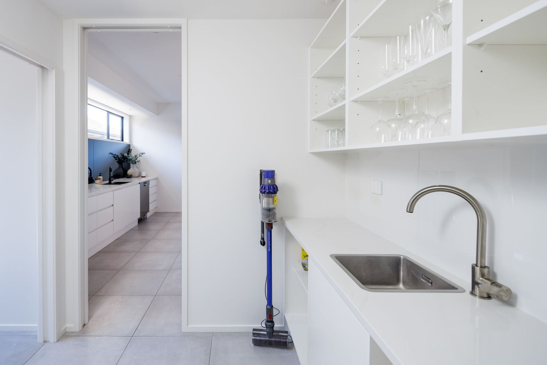 16-web-or-mls-13inHouseAR56374.jpg