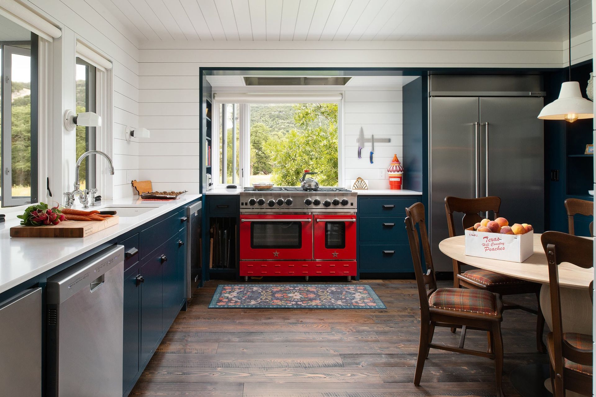 16CampFrioCuppettKilpatrickArchitectureandInteriorDesignvibrant-kitchen-traditional-modern-elements.jpg