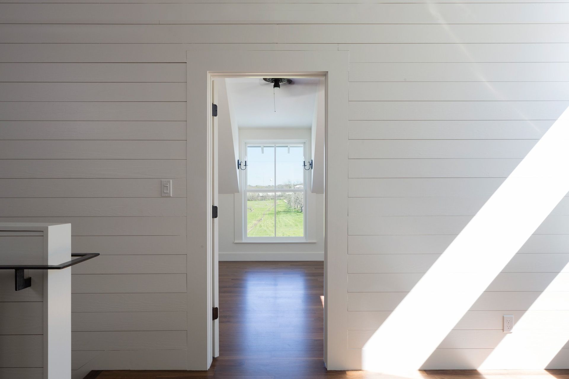 17PendletonFarmCuppettKilpatrickArchitectureandInteriorDesignaustin-tx-modern-home-hallway-shiplap-light-shadow.jpg