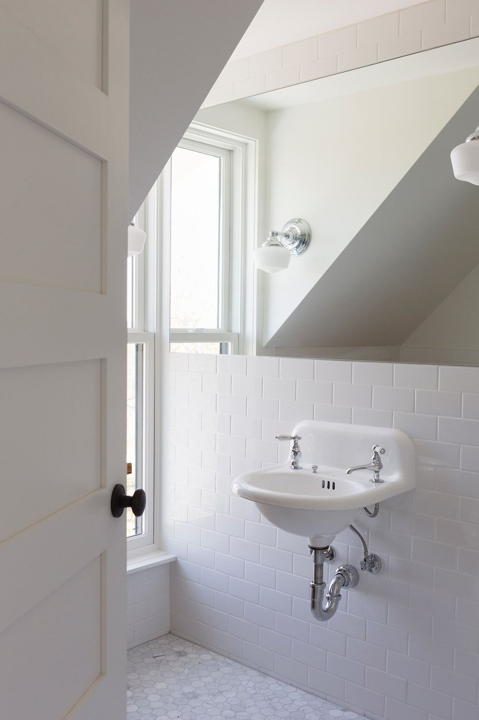 18PendletonFarmCuppettKilpatrickArchitectureandInteriorDesignustin-tx-wall-mount-sink-bathroom-white-subway-tiles-pedestal-sink.jpg