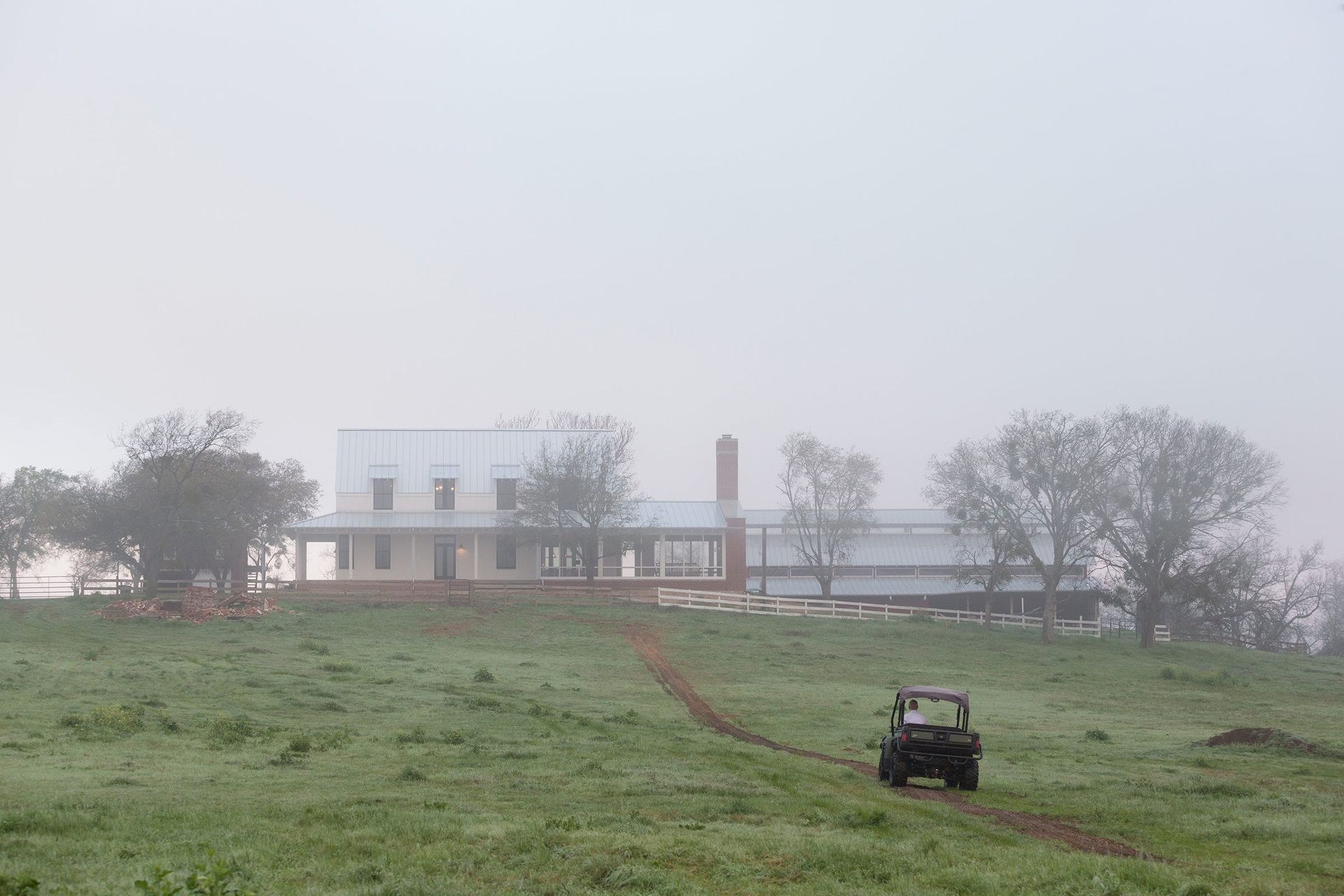 1PendletonFarmCuppettKilpatrickArchitectureandInteriorDesignaustin-tx-modern-farmhouse-foggy-morning.jpg