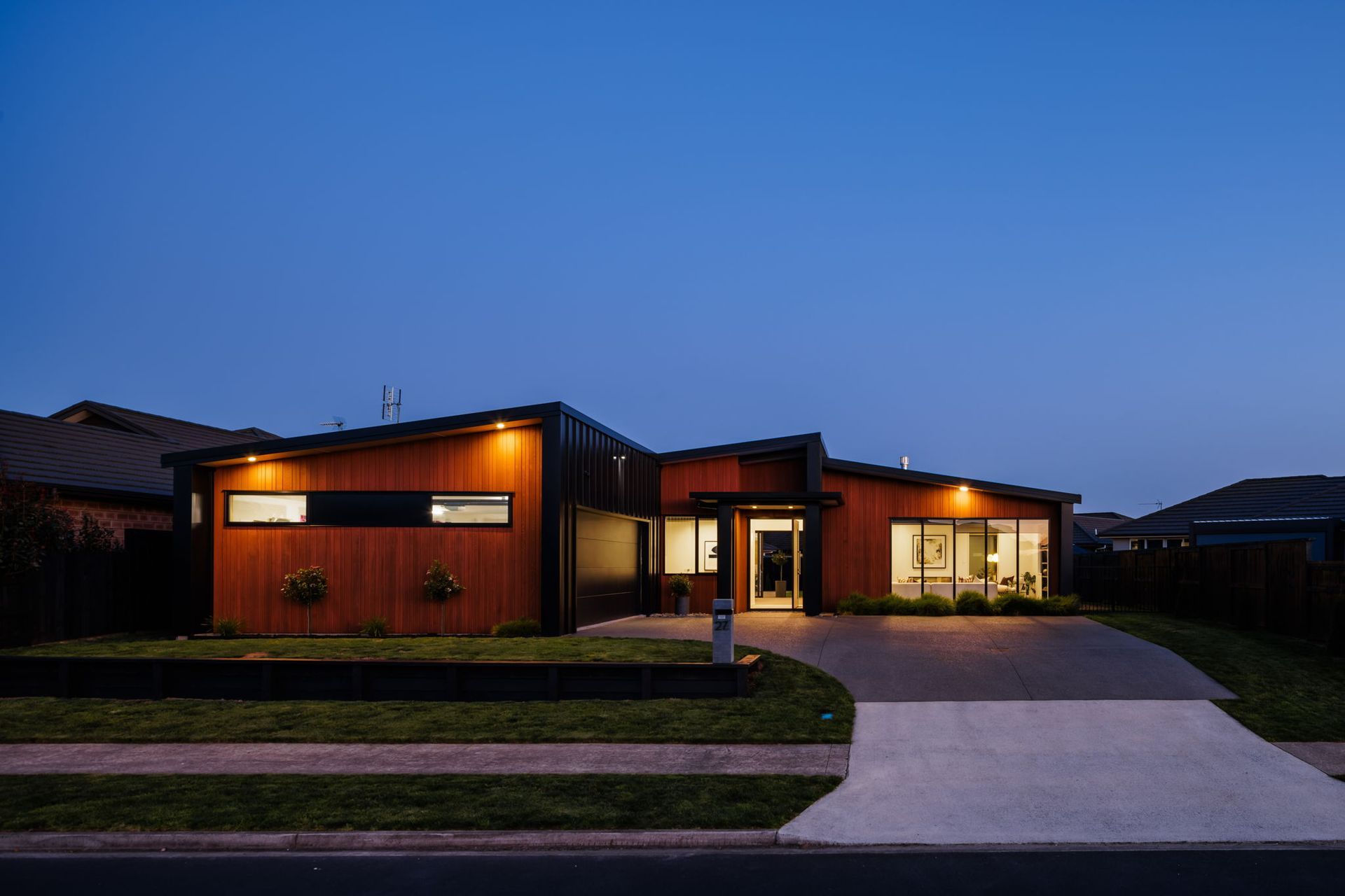 3-web-or-mls-73inHouseAR56757-v3.jpg