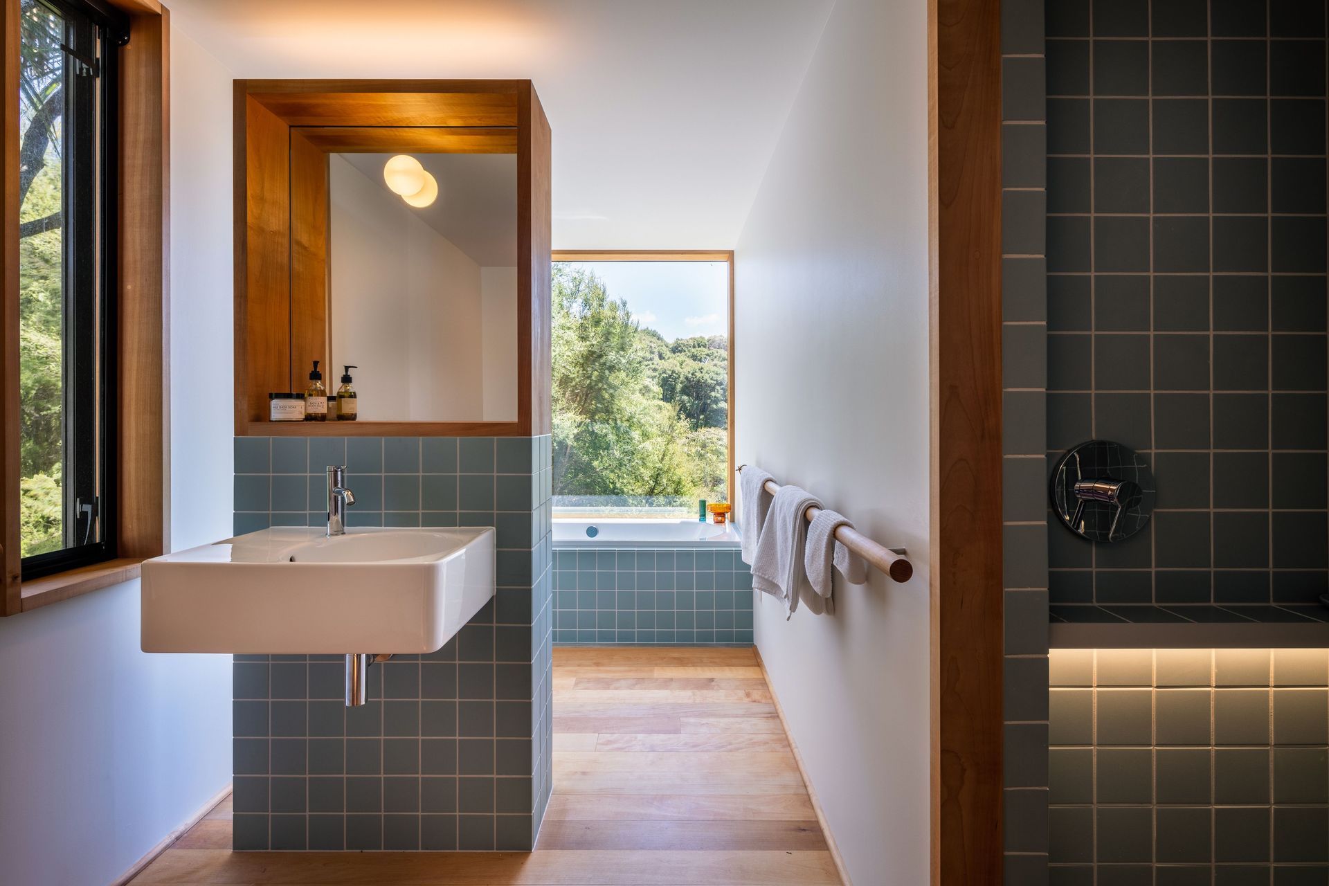 Glenmorven-StudiosbathroomPaul-McCredie8-v2.jpg