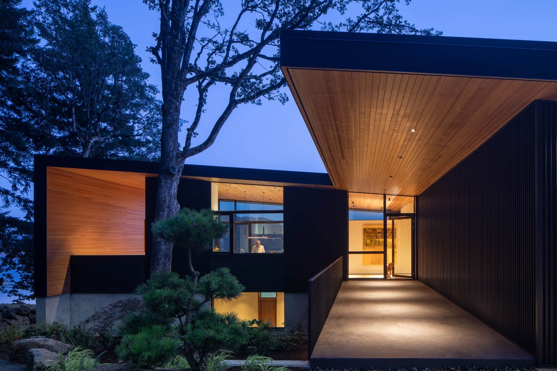 LS20250722whitesalmonhouse019.jpg