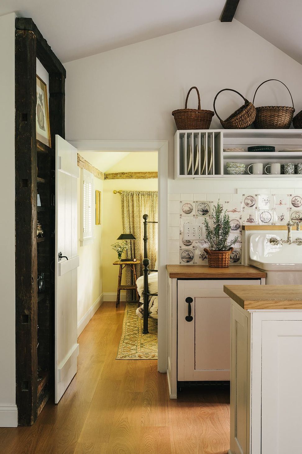 MDCBedfordCottage0503.jpg