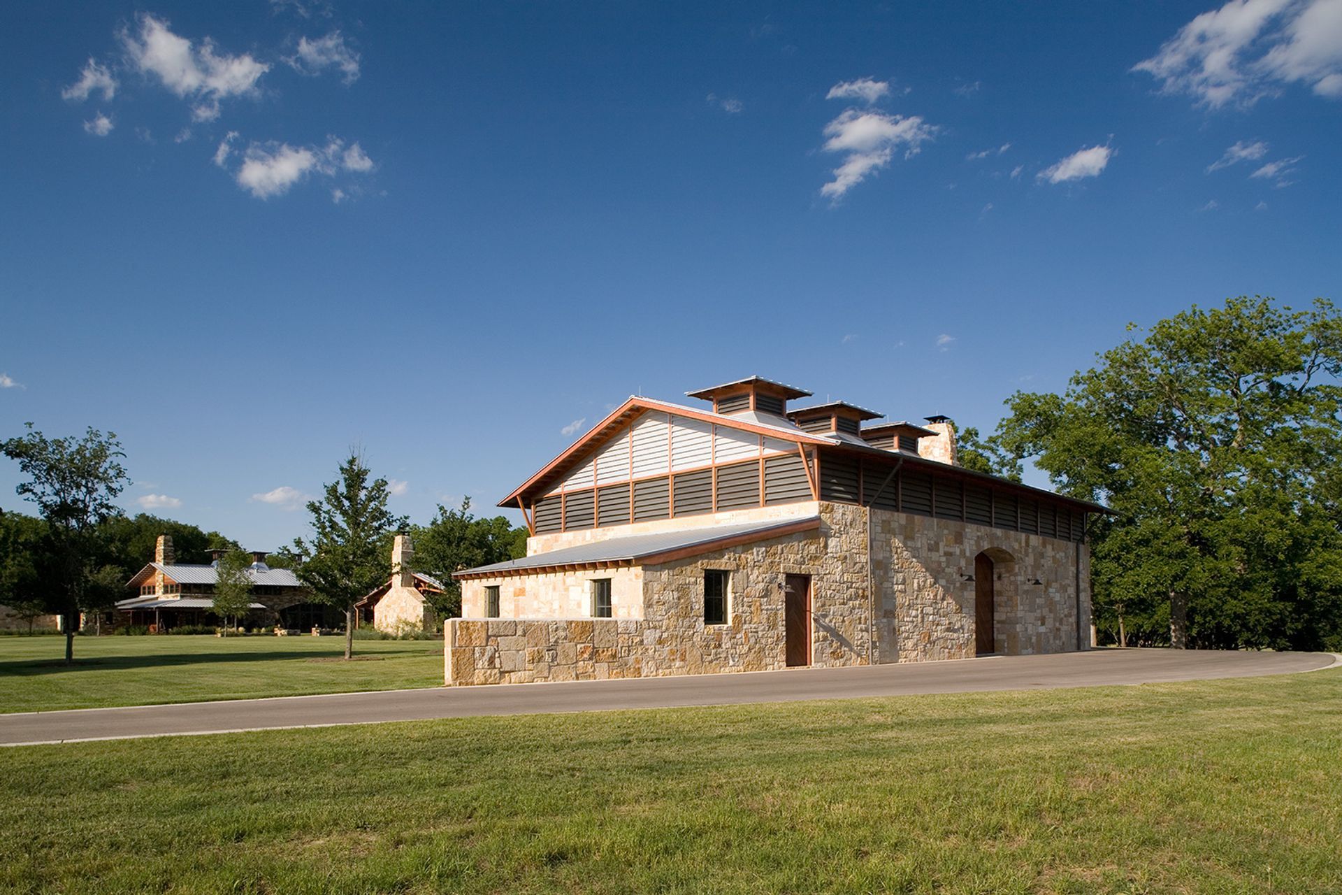 Moto-X-Barn-00003.jpg