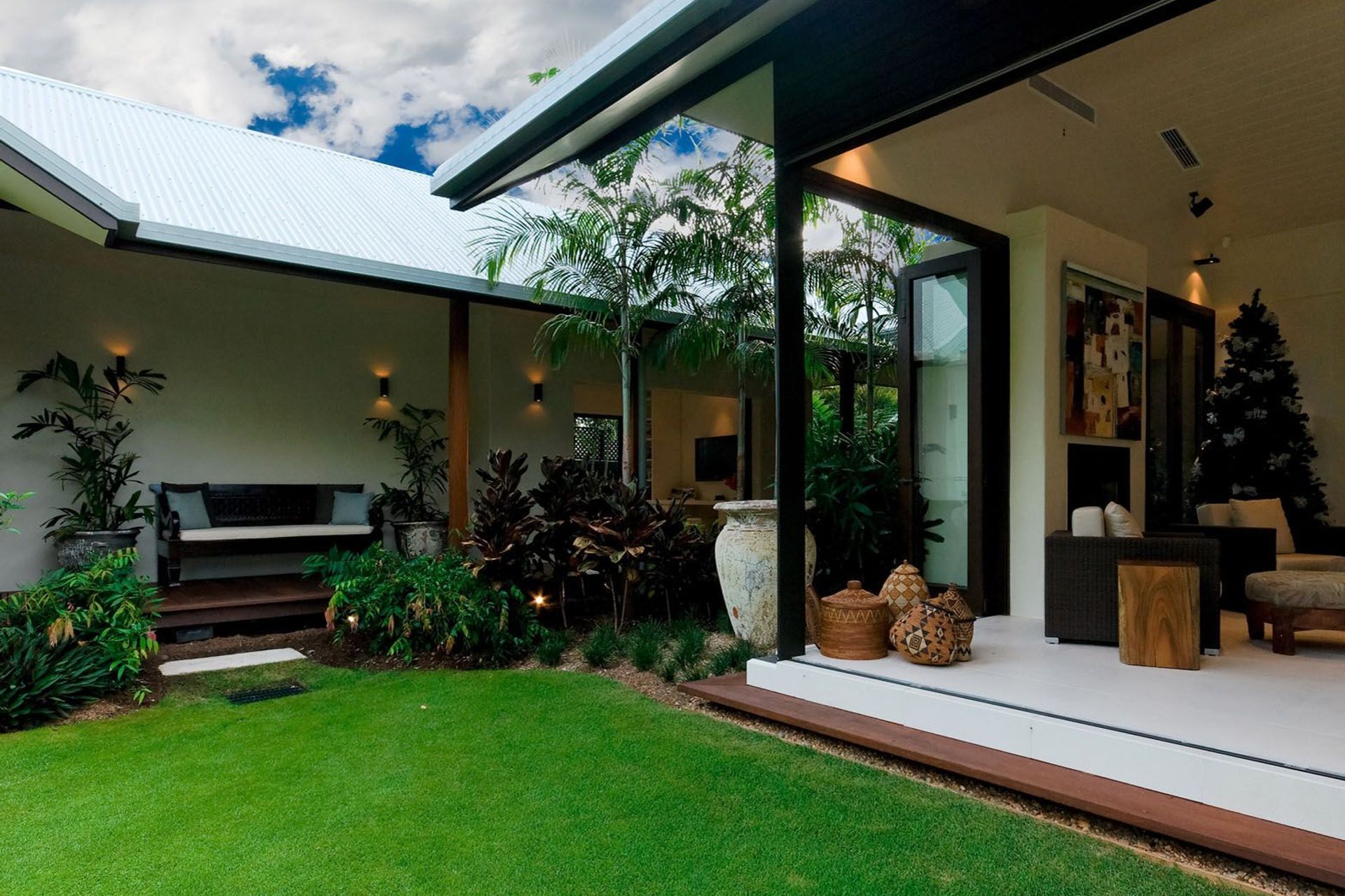 Alalia Port Douglas