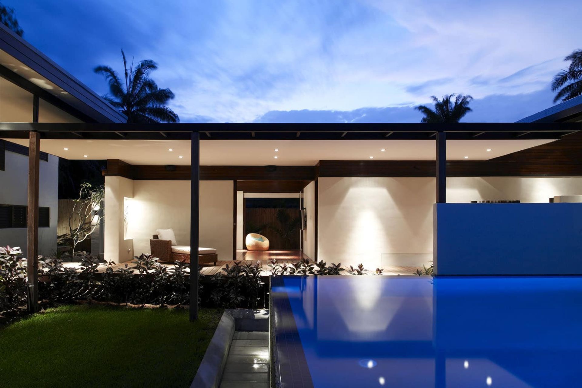 Six, Port Douglas