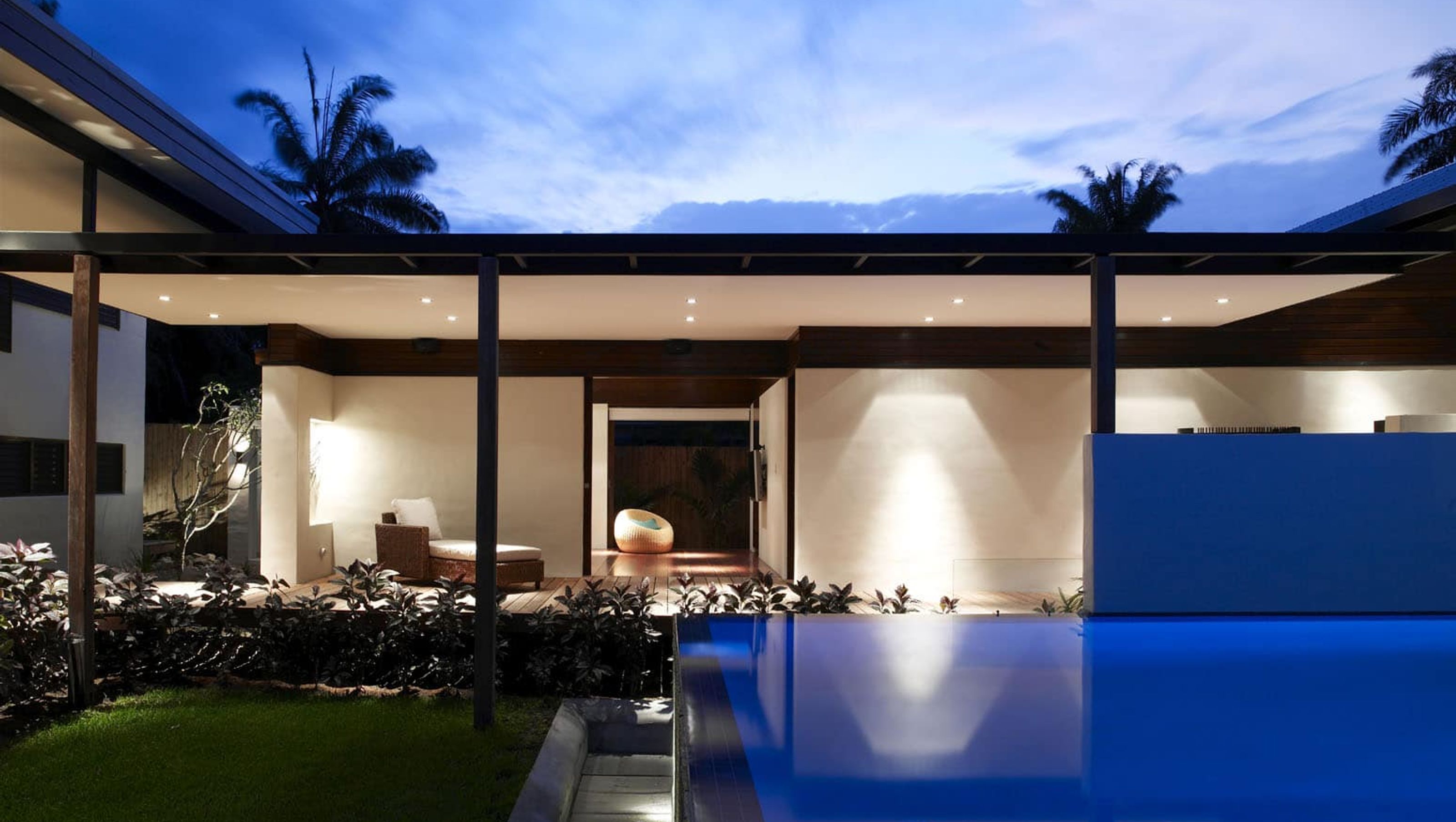 Six, Port Douglas
