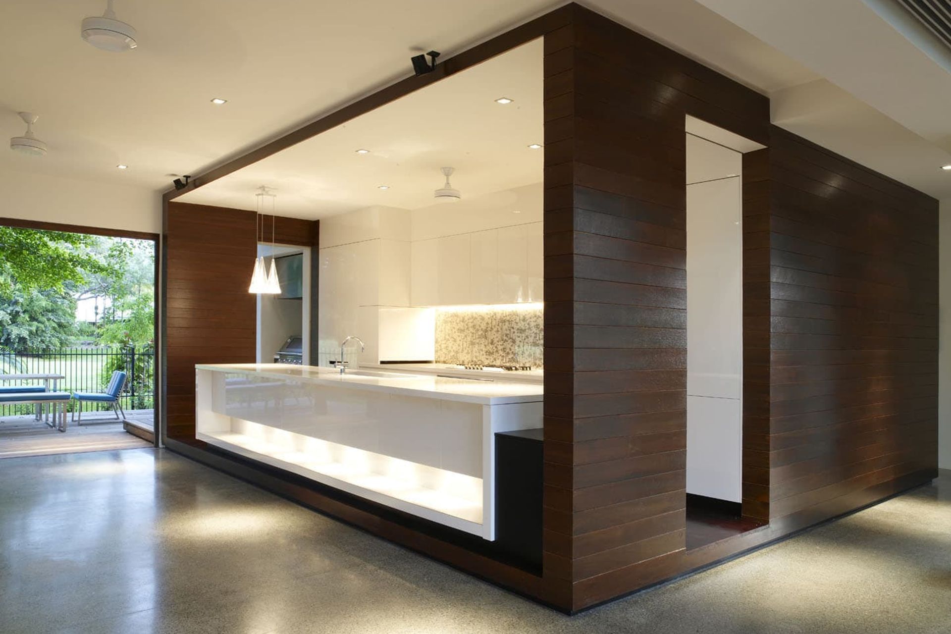 Six, Port Douglas