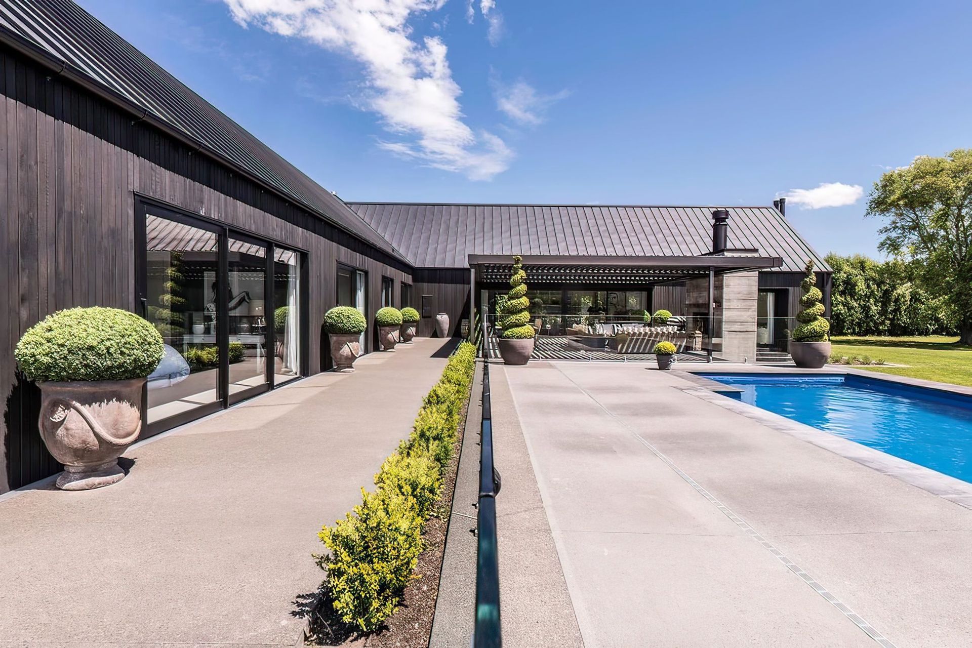 The-pool-area-and-exterior-featuring-grooved-cedar-weatherboard-large-feature-windows-tray-roofing-topaz-very-compressed-2x-v2.jpeg