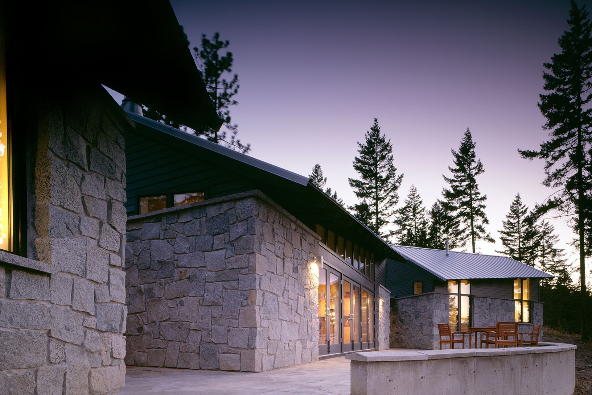 dusk-exteriorfeature.jpg