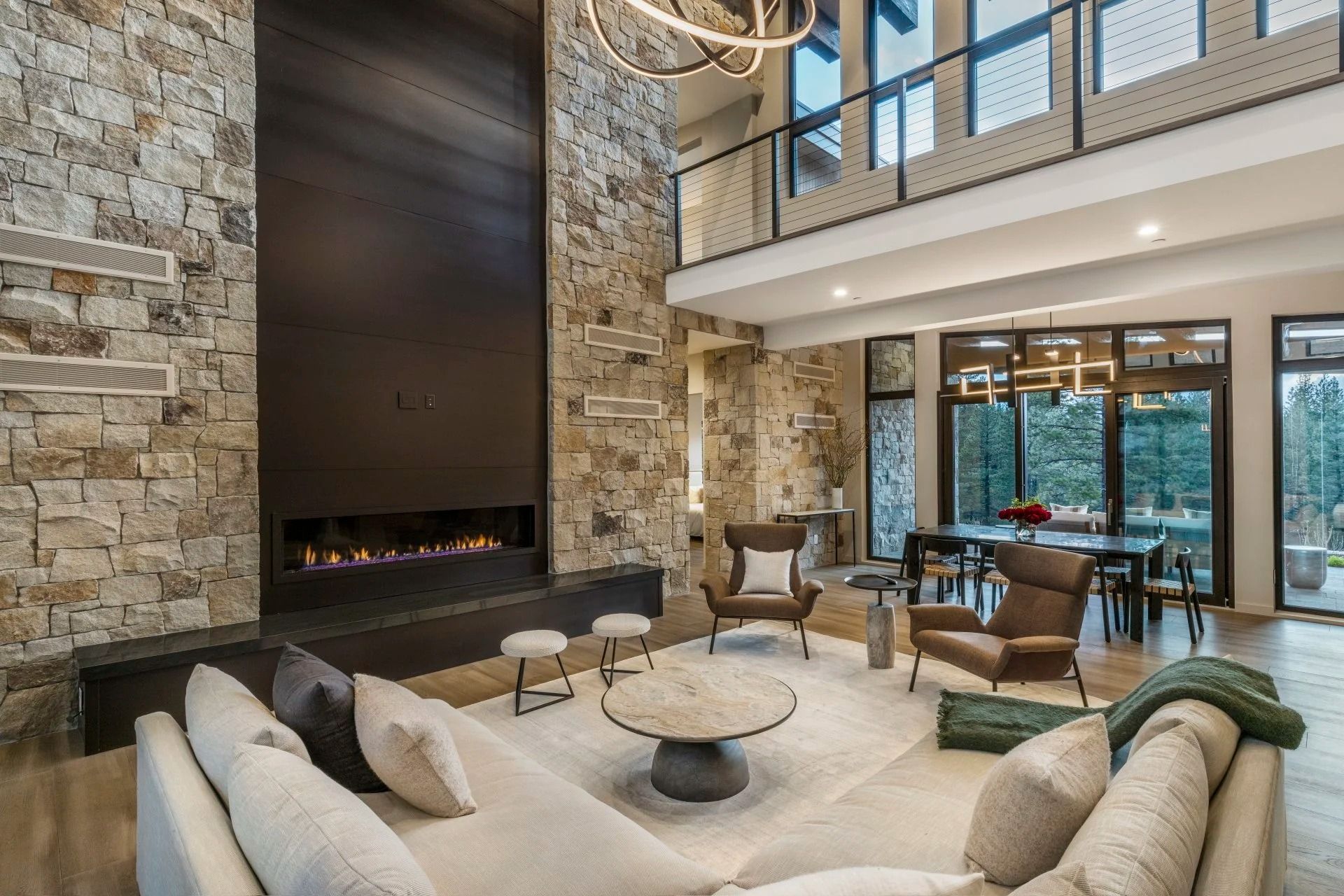 imgi487-Martis-Camp-Realty-Home-651-greatroom-2.jpg
