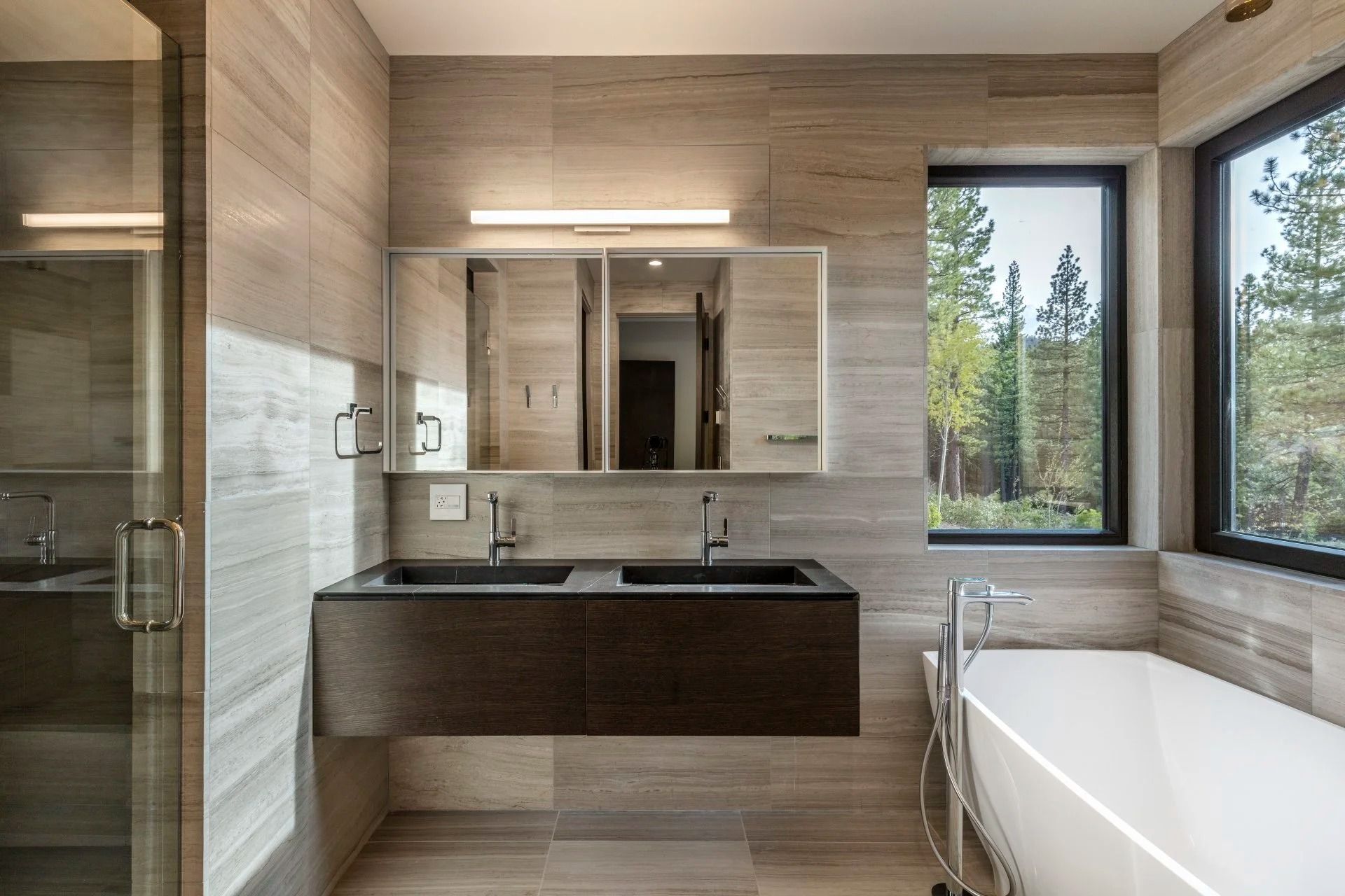 imgi6019-Martis-Camp-Realty-Home-651-bathroom-1.jpg