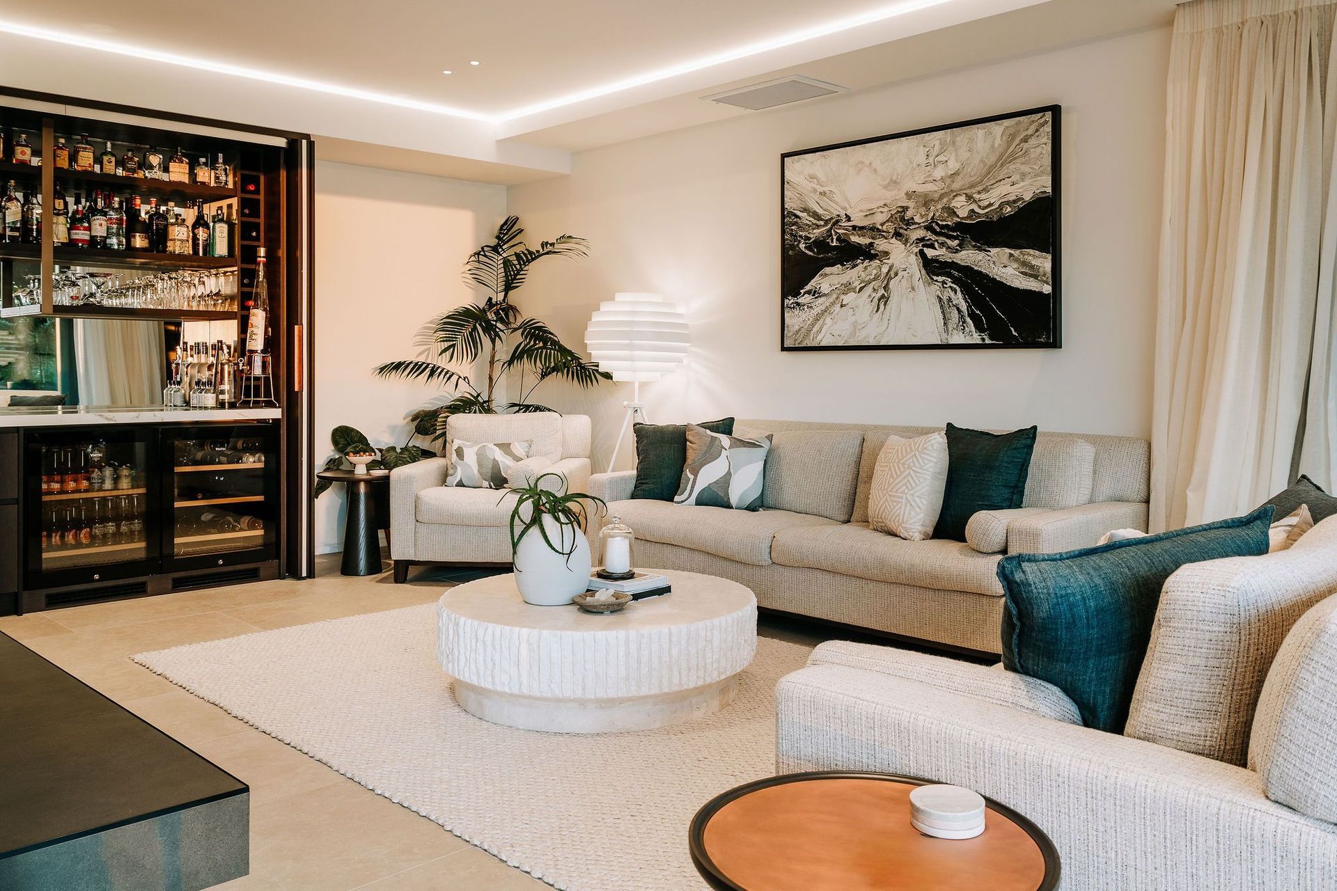 lounge-bar-family-area-cofee-table-cosy-arcline-architecture.jpg