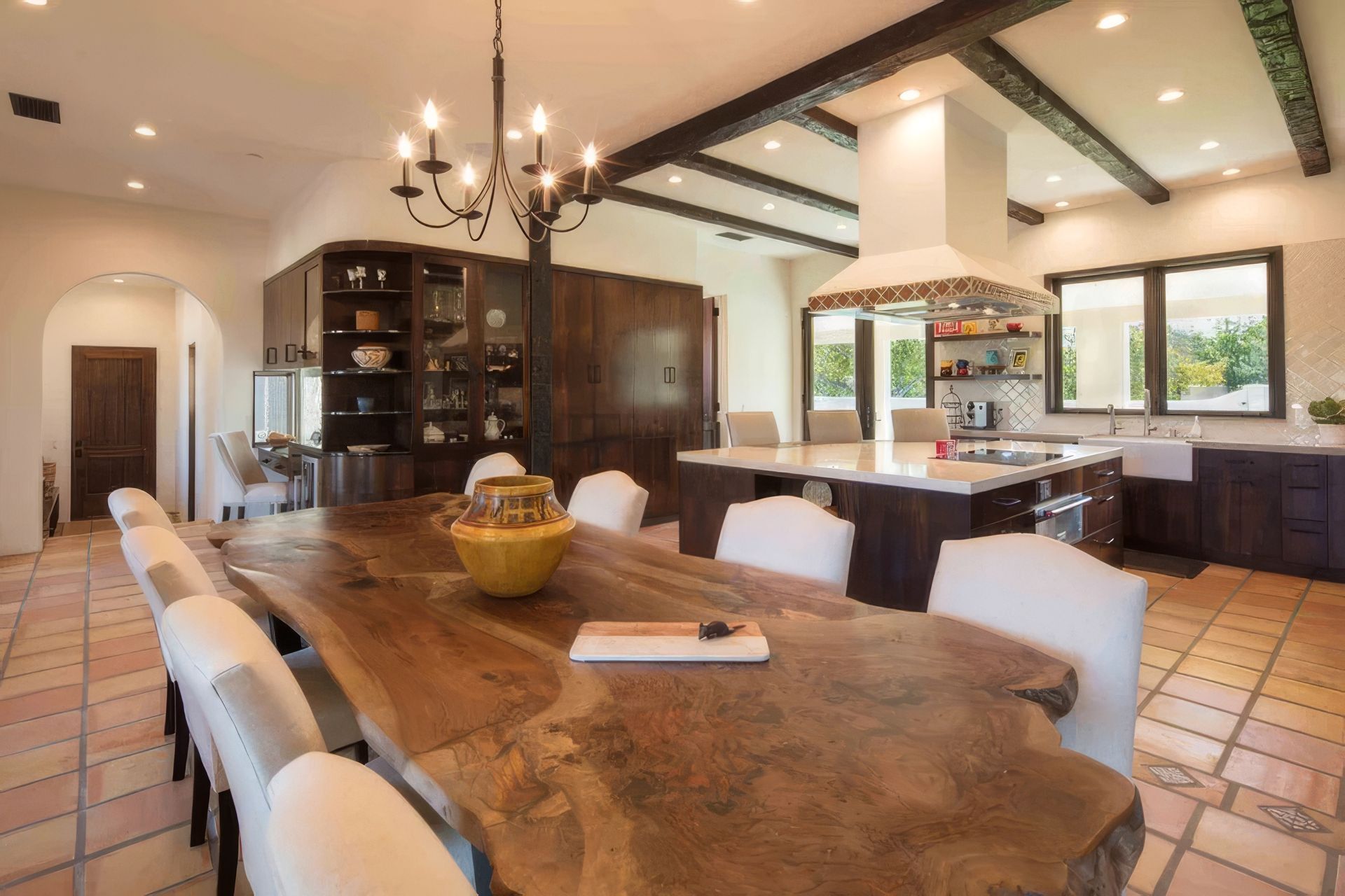 ulrichhome-9941-1728-ap-compressed-upscaled-by-Replicate.jpg