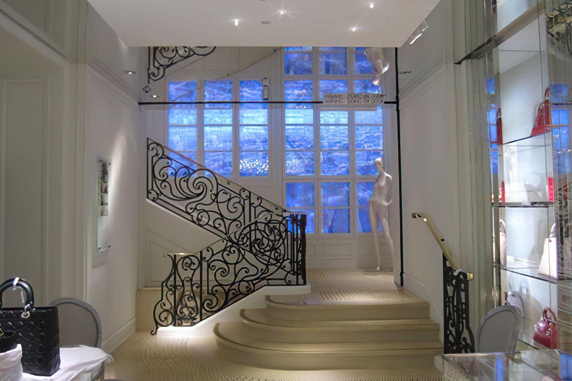 buildme3DiorBoutiqueStairwell-gigapixel-standard-scale-481x.jpg