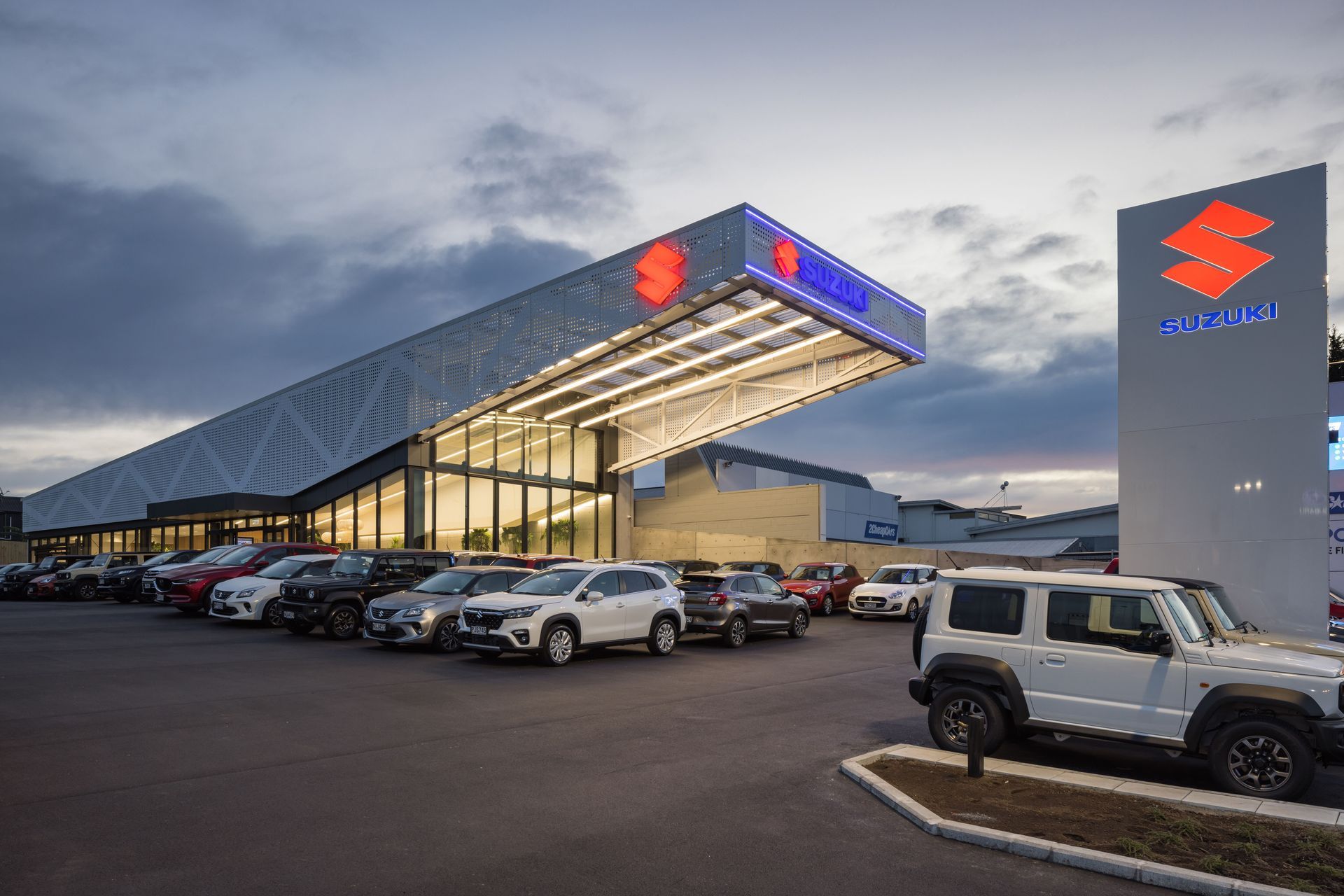 Commercial-Building-Suzuki-02-v3.jpg