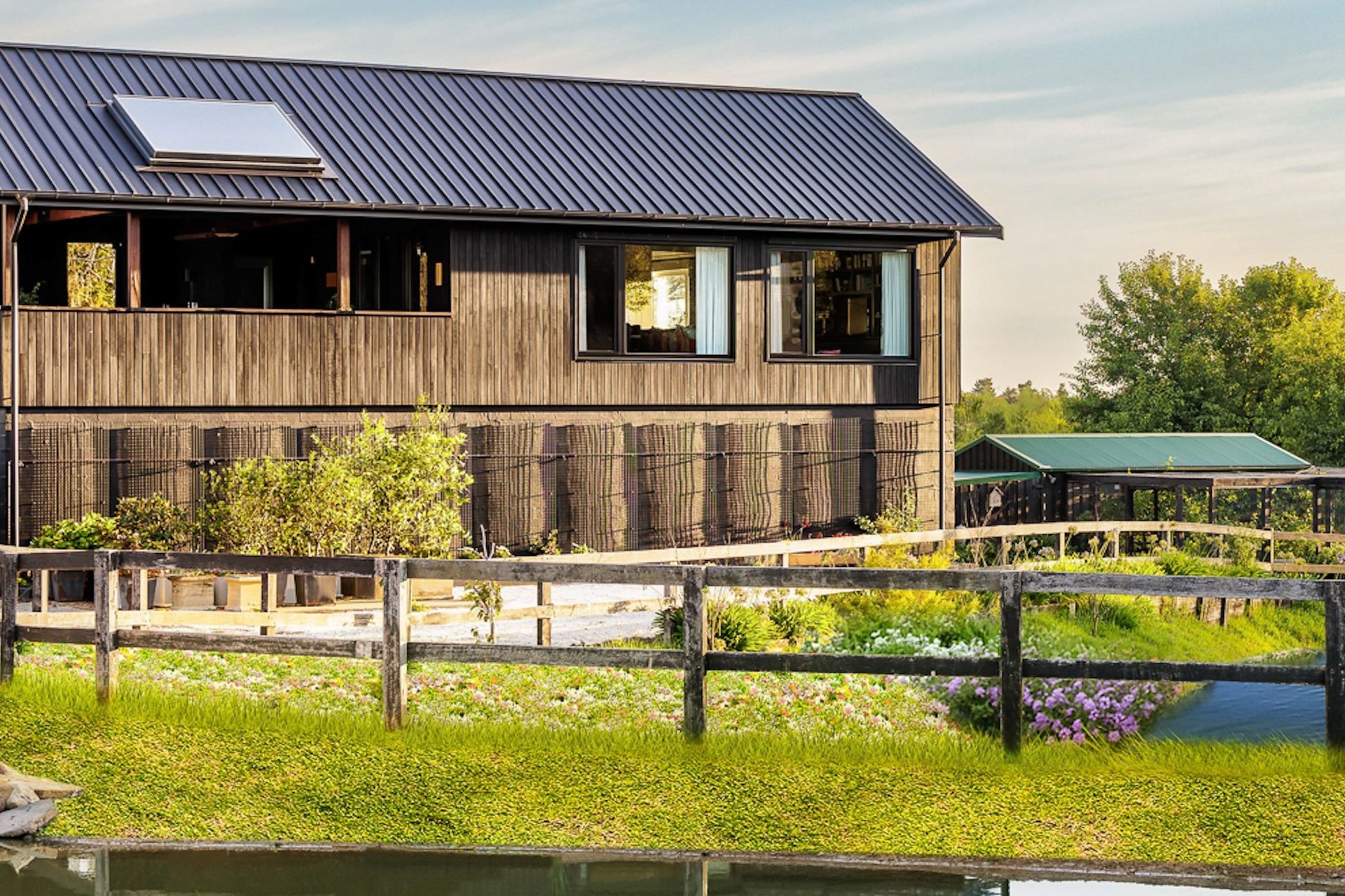01-envirotecture-robertsonpassivhaus-passivhaus-newsouthwales-exterior.jpg