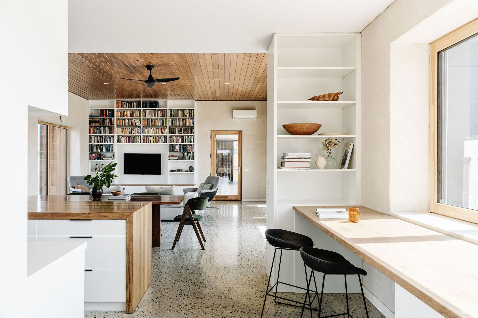 03-envirotecture-huffnpuffhaus-passivhaus-victoria-livingroom.jpg