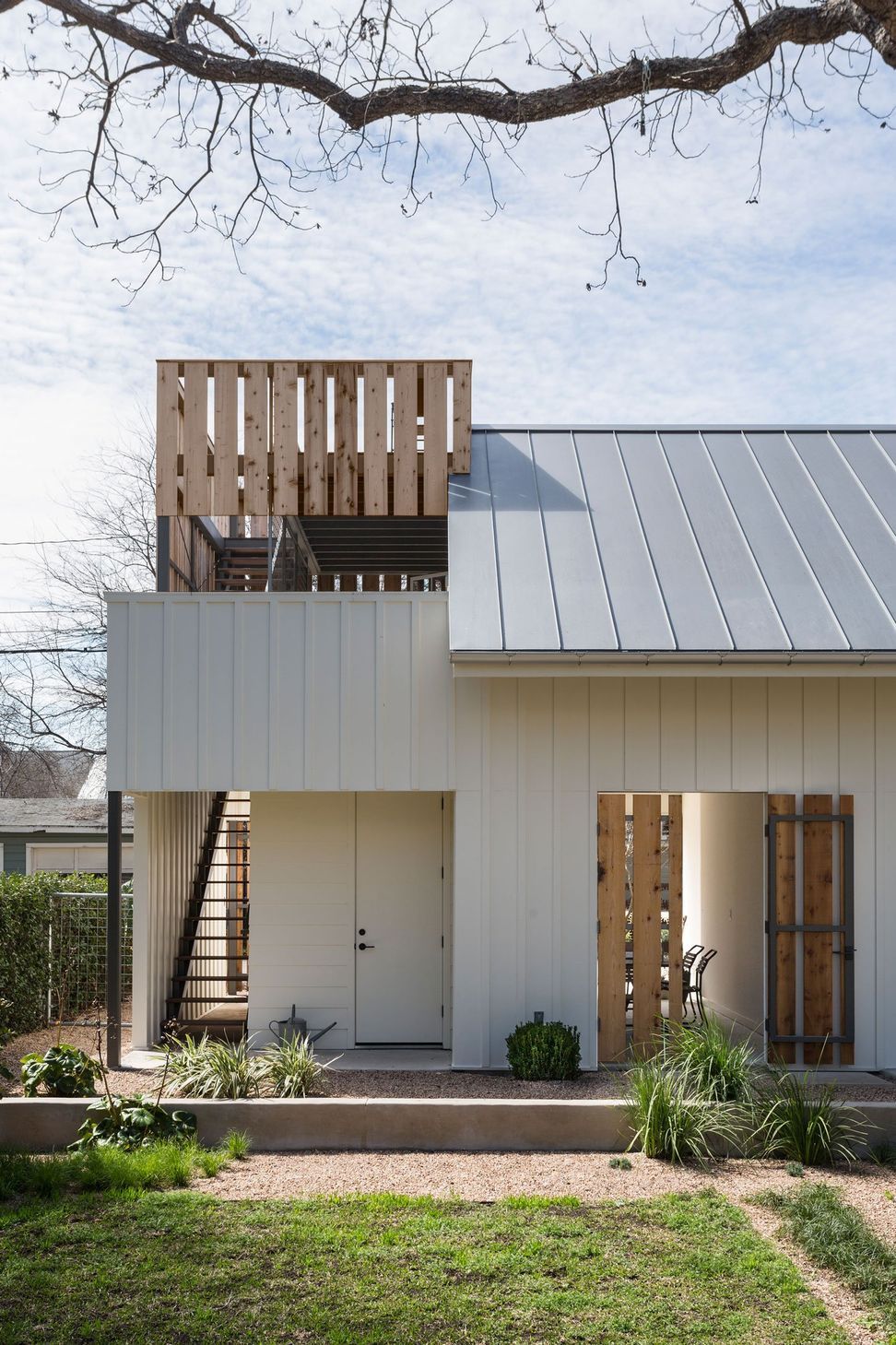 05BackAlleyCuppettKilpatrickArchitectureandInteriorDesignaustin-tx-guesthouse-metal-roof-staircase-wood-screen.jpg