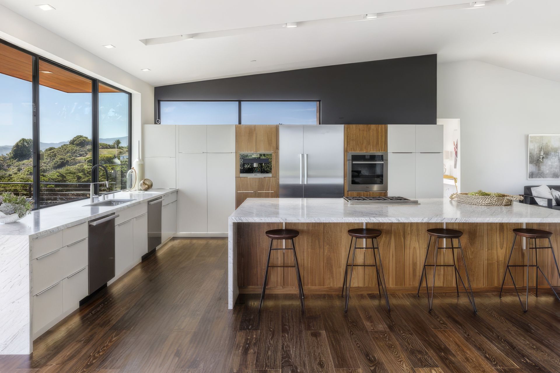 09-11-Mt-Tiburon-kitchen-high-res-800x600-upscaled-by-Replicate.jpg