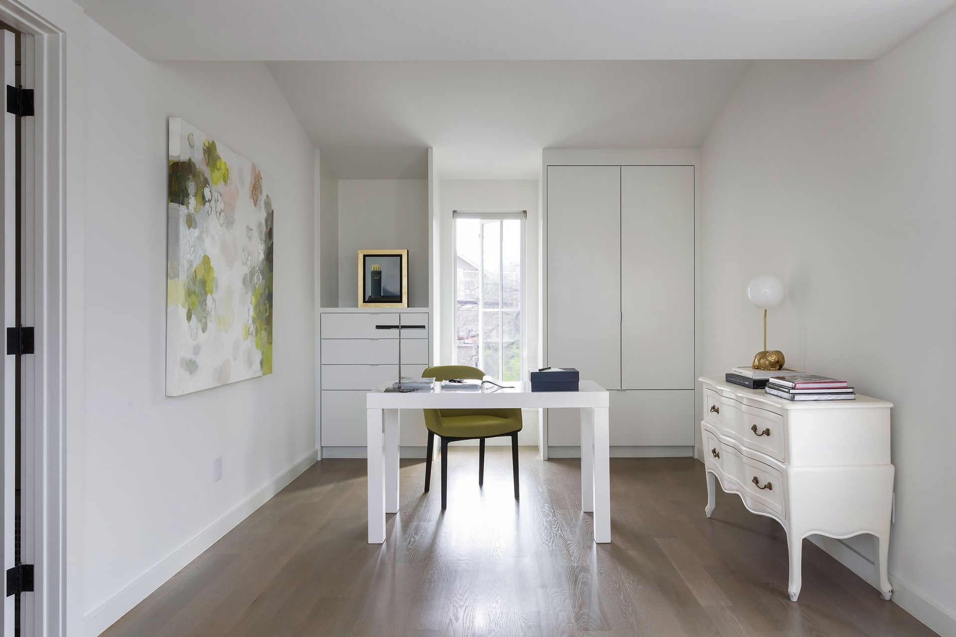 10BackAlleyCuppettKilpatrickArchitectureandInteriorDesignaustin-tx-office-interior-minimalist-white-desk-vintage-console-1.jpg
