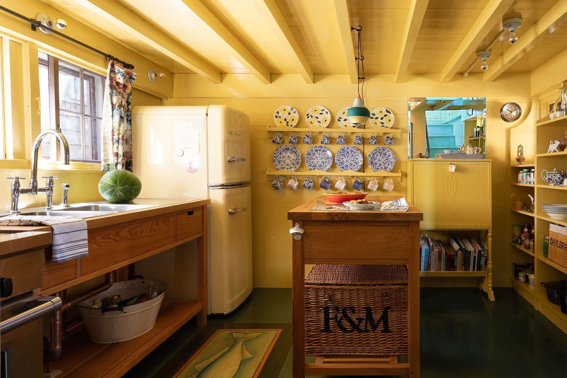 11MarthasVineyardCottageCuppettKilpatrickArchitectureandInteriorDesignvintage-yellow-kitchen-green-floor-wood-accents-1.jpg