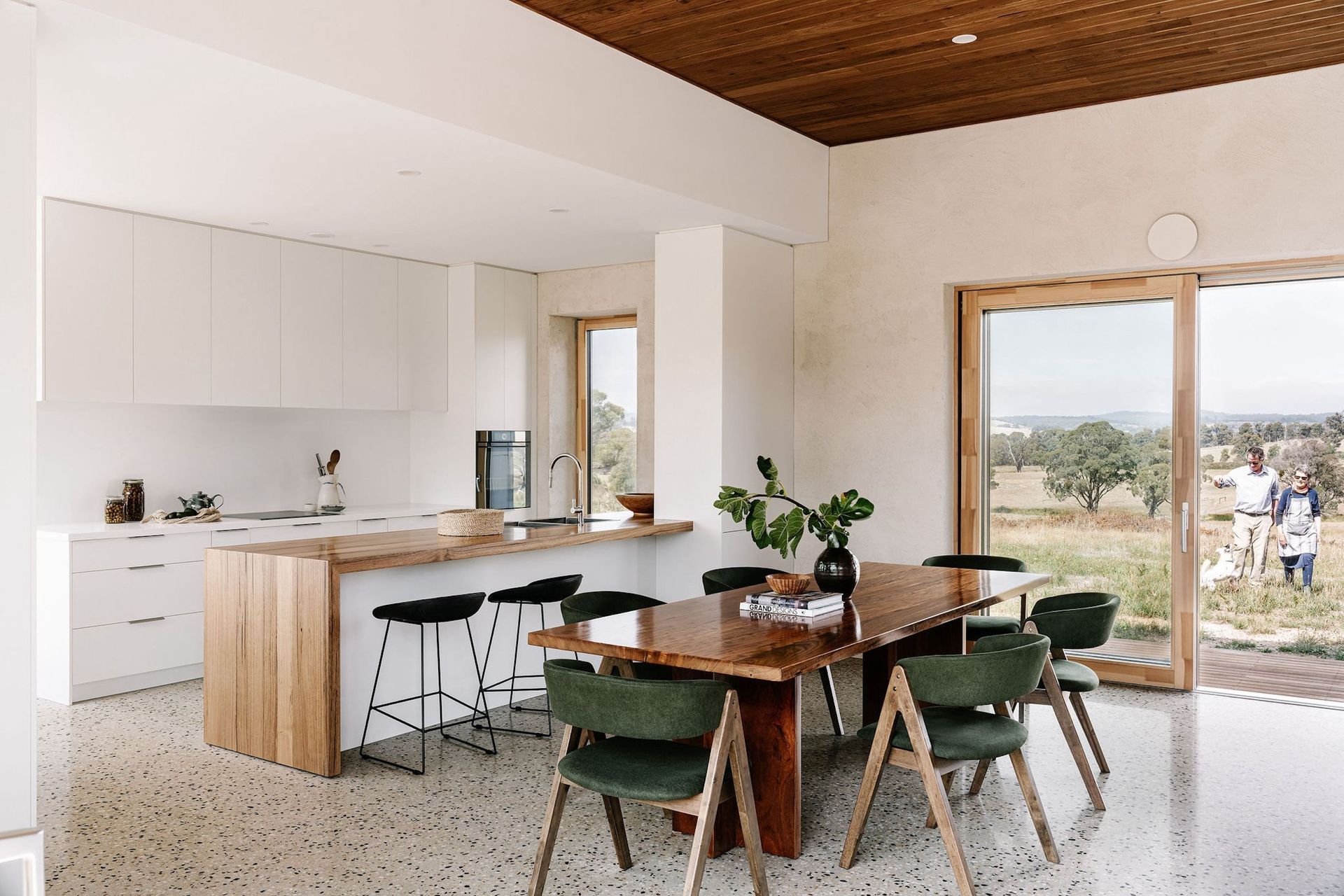 12-envirotecture-huffnpuffhaus-passivhaus-victoria-diningroom.jpg