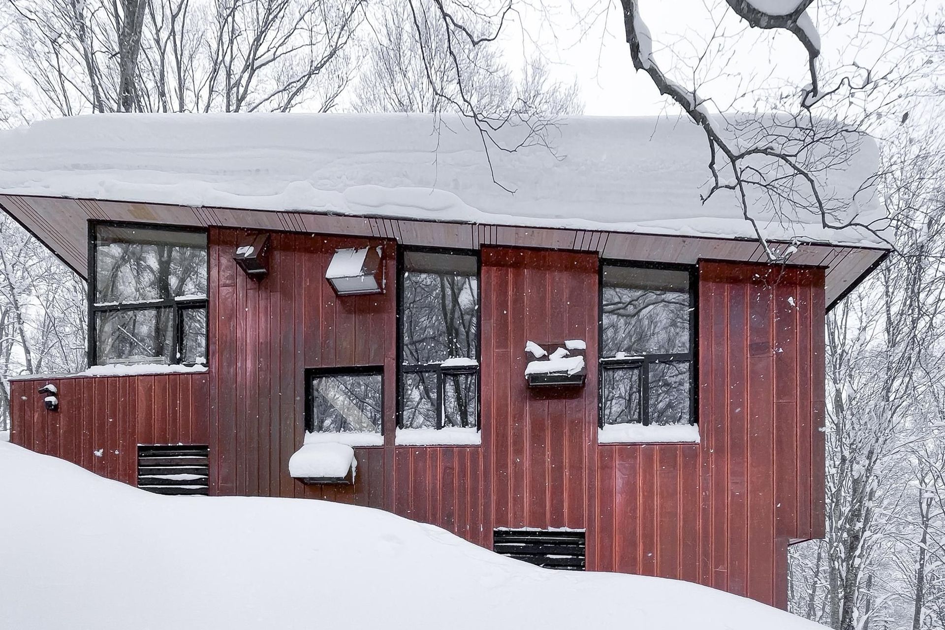 13-Matt-Day-Architect-Matt-Day-Nagano-Prefecture-Japan-Kazahana-Lodge-Exterior.jpg