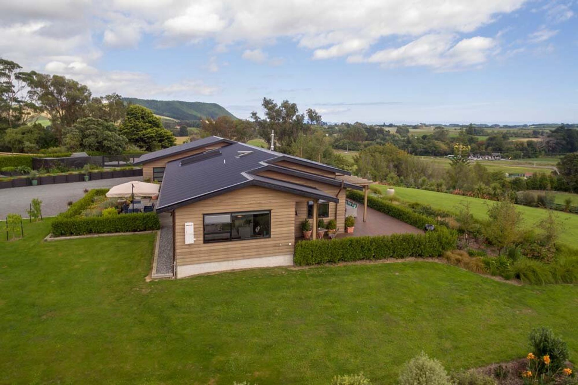 Manakau House