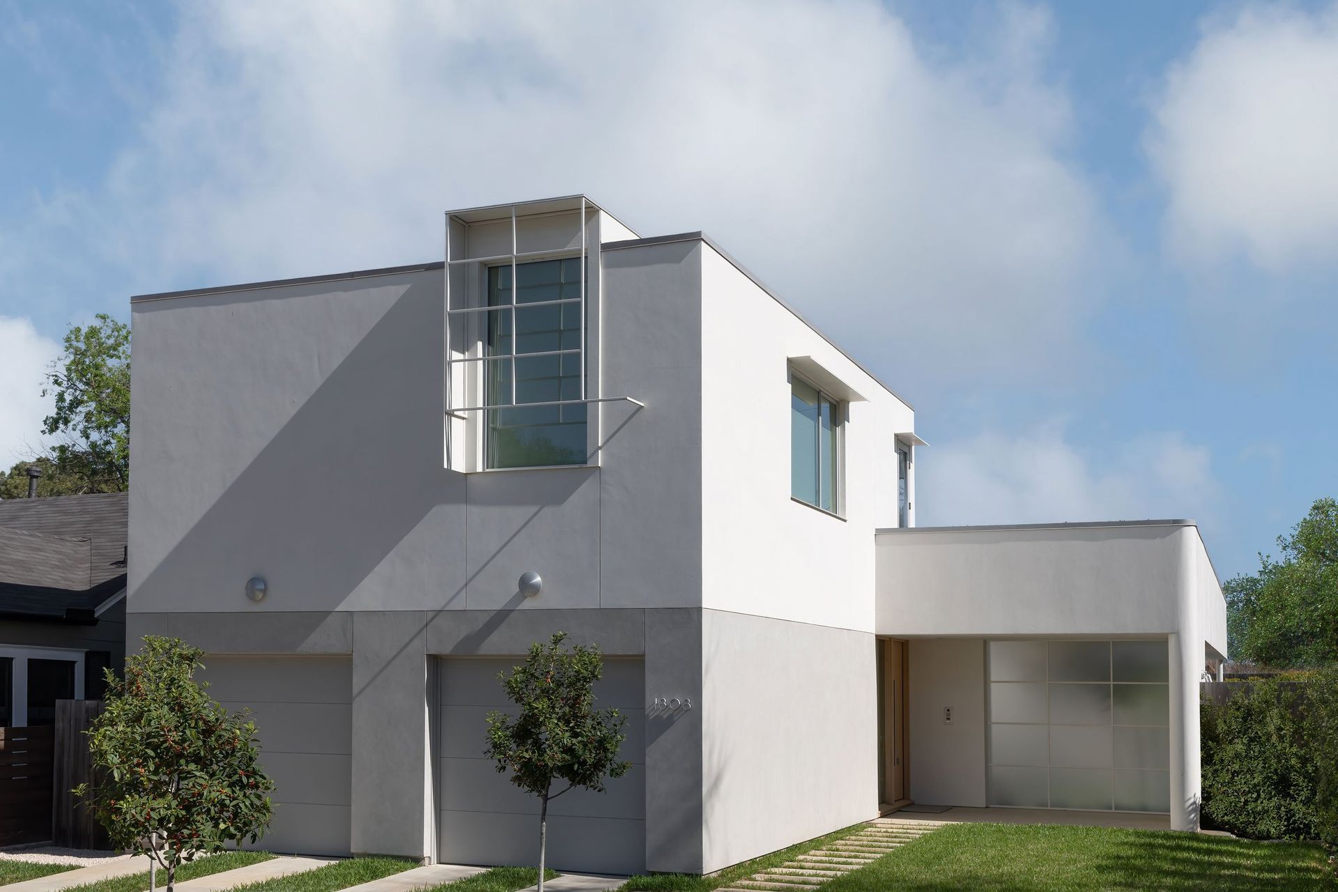 1WethersfieldTownhouseCuppettKilpatrickArchitectureandInteriorDesigncontemporary-geometric-house-design-with-garage.jpg
