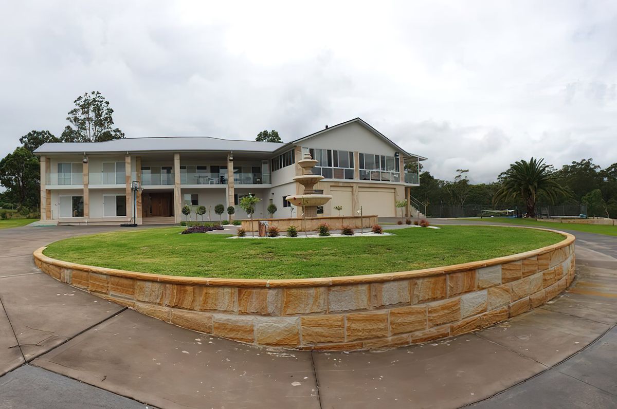 Annangrove Abode: Alterations & Additions to 1970's House