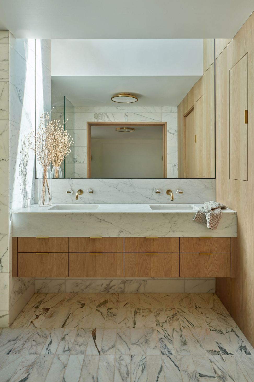 31Primary-Bath-Vanitycolor-mod-and-soffit-removalreduced-for-archipro.jpg