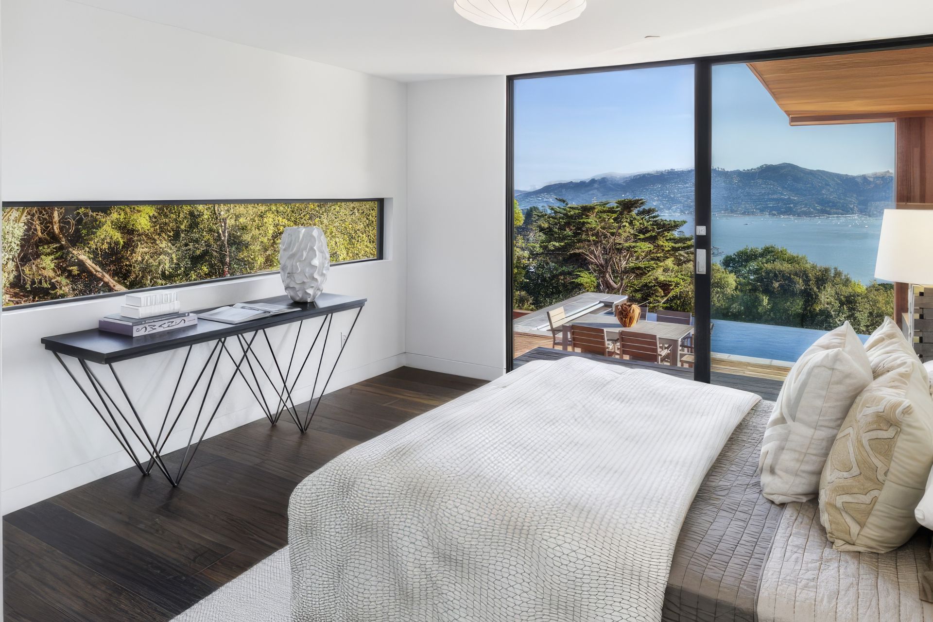 33-11-Mt-Tiburon-4bed-high-res-800x600-upscaled-by-Replicate.jpg