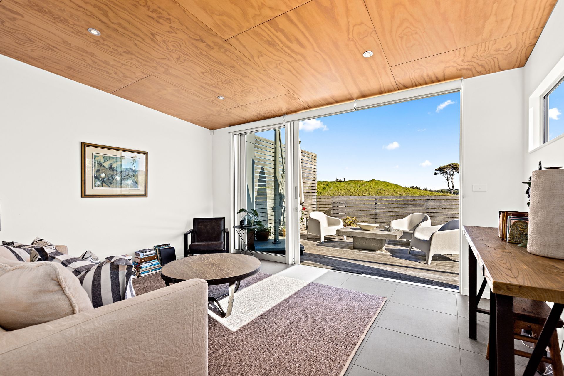 The more enclosed upstairs retreat offers multiple afternoon relaxation options. Photo Credit:Amy Jenkins/Glasshouse Photography