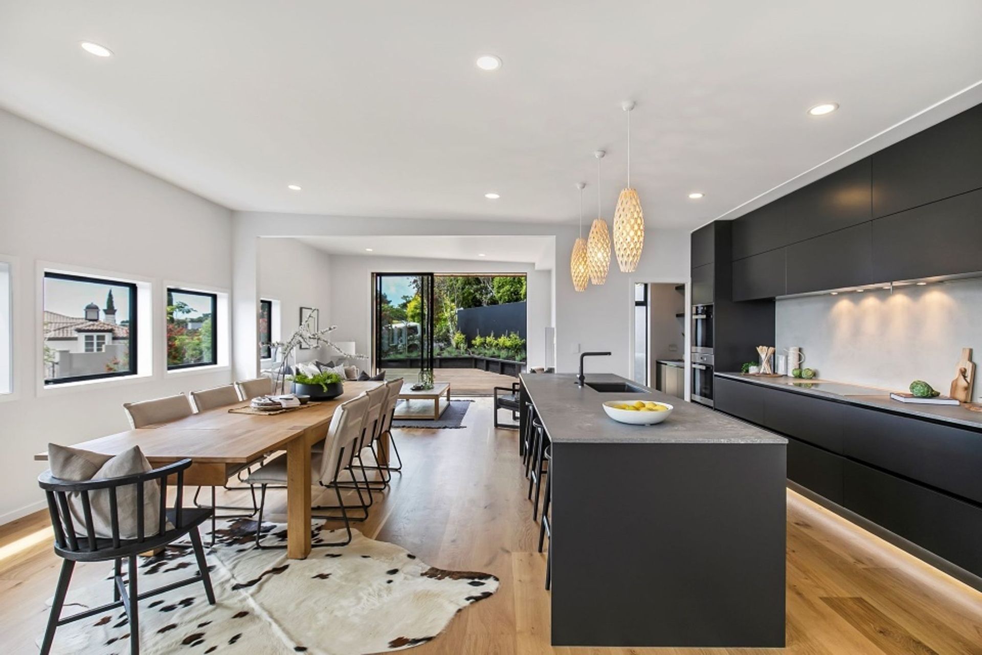 The ceiling plane in the open-plan living area is slightly raked  towards the north-facing view, drawing the eye always to the perimeter creating an ongoing relationship between the internal and external spaces.